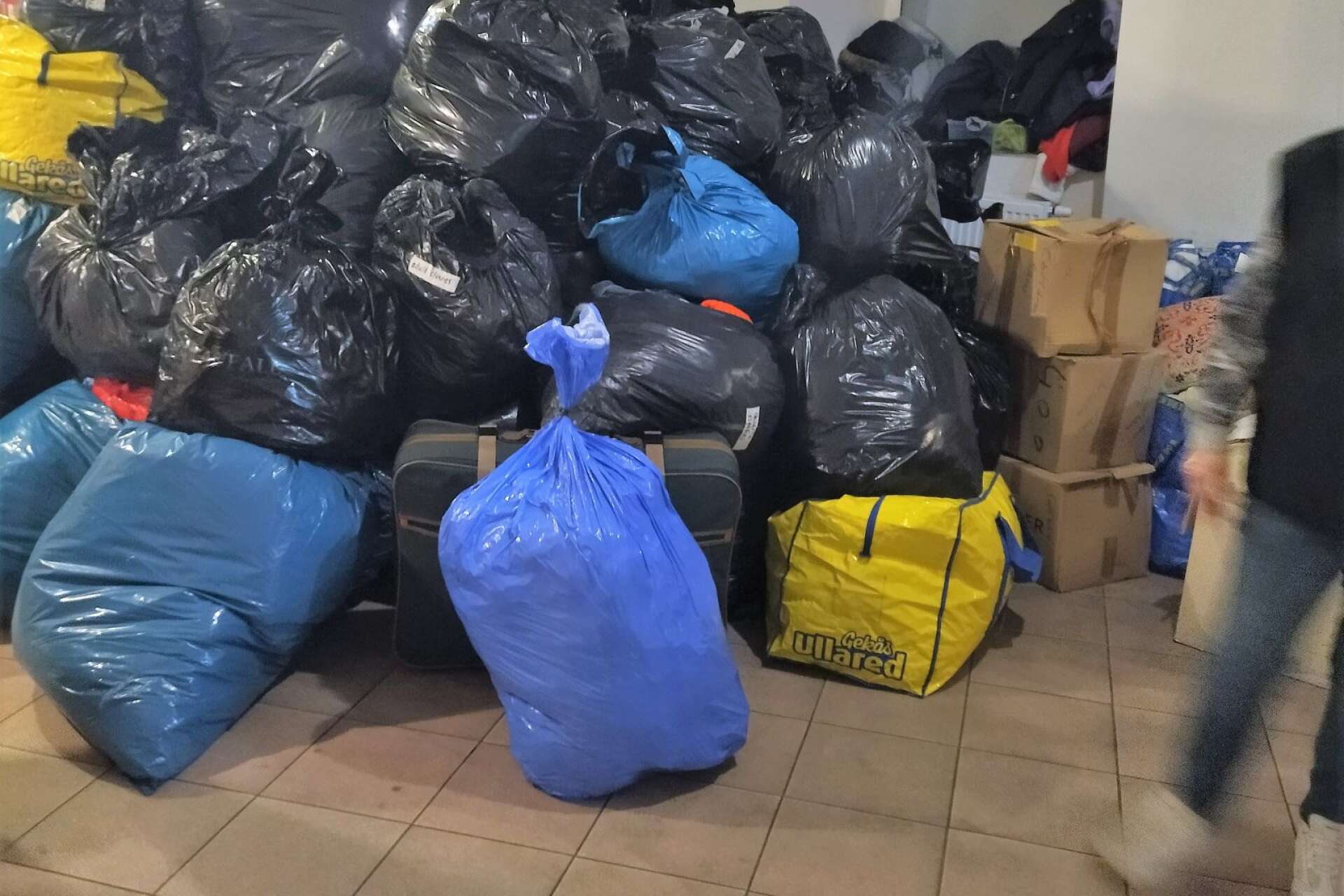 1,5 ton kläder kunde levereras till flyktningar från Ukraina på plats i Krakow. 