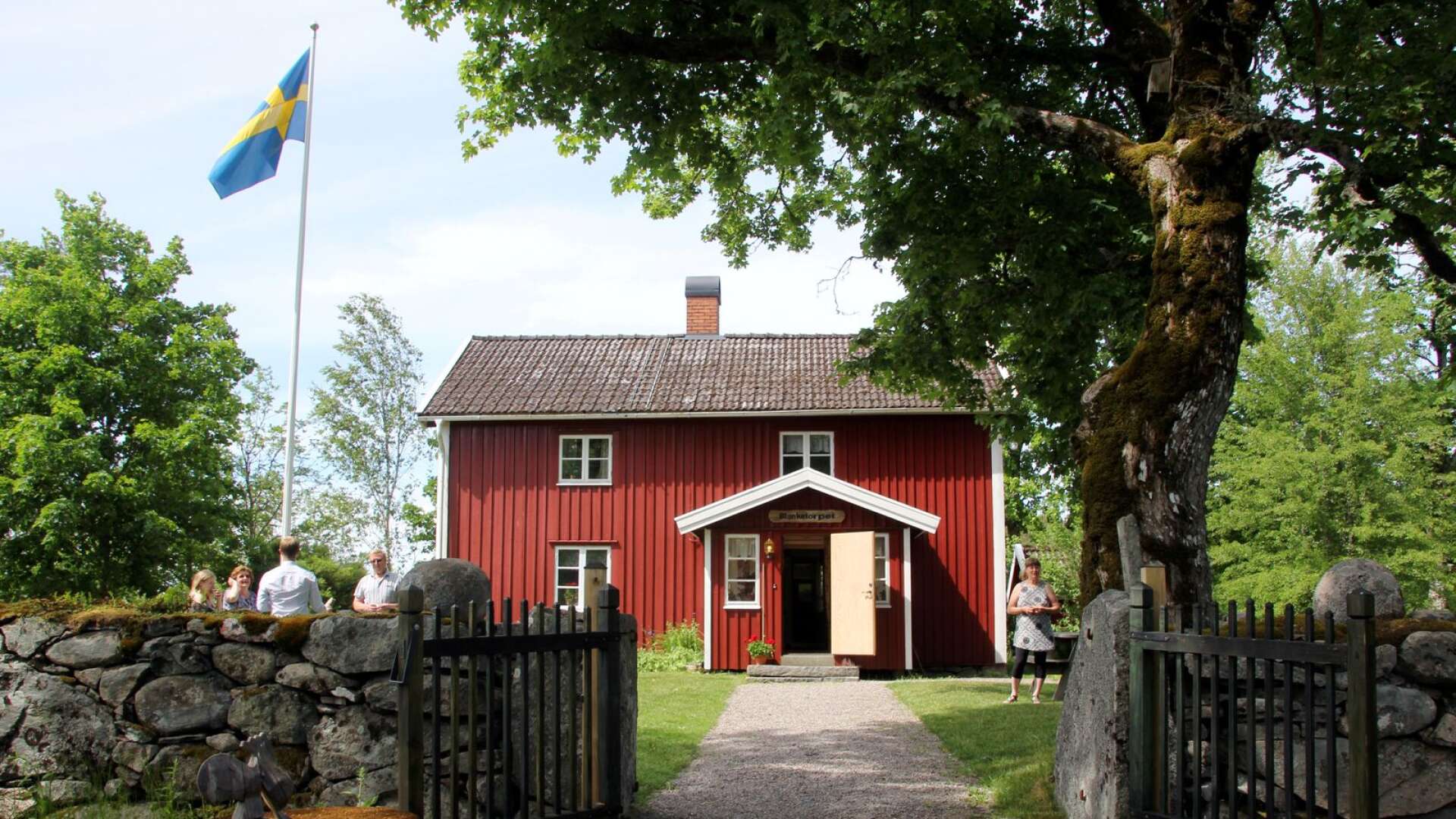 I sommar ska ett skiffertak läggas på det snart 200 år gamla Blanketorpet under en lägervecka i Svenska byggnadsvårdsföreningens regi.
