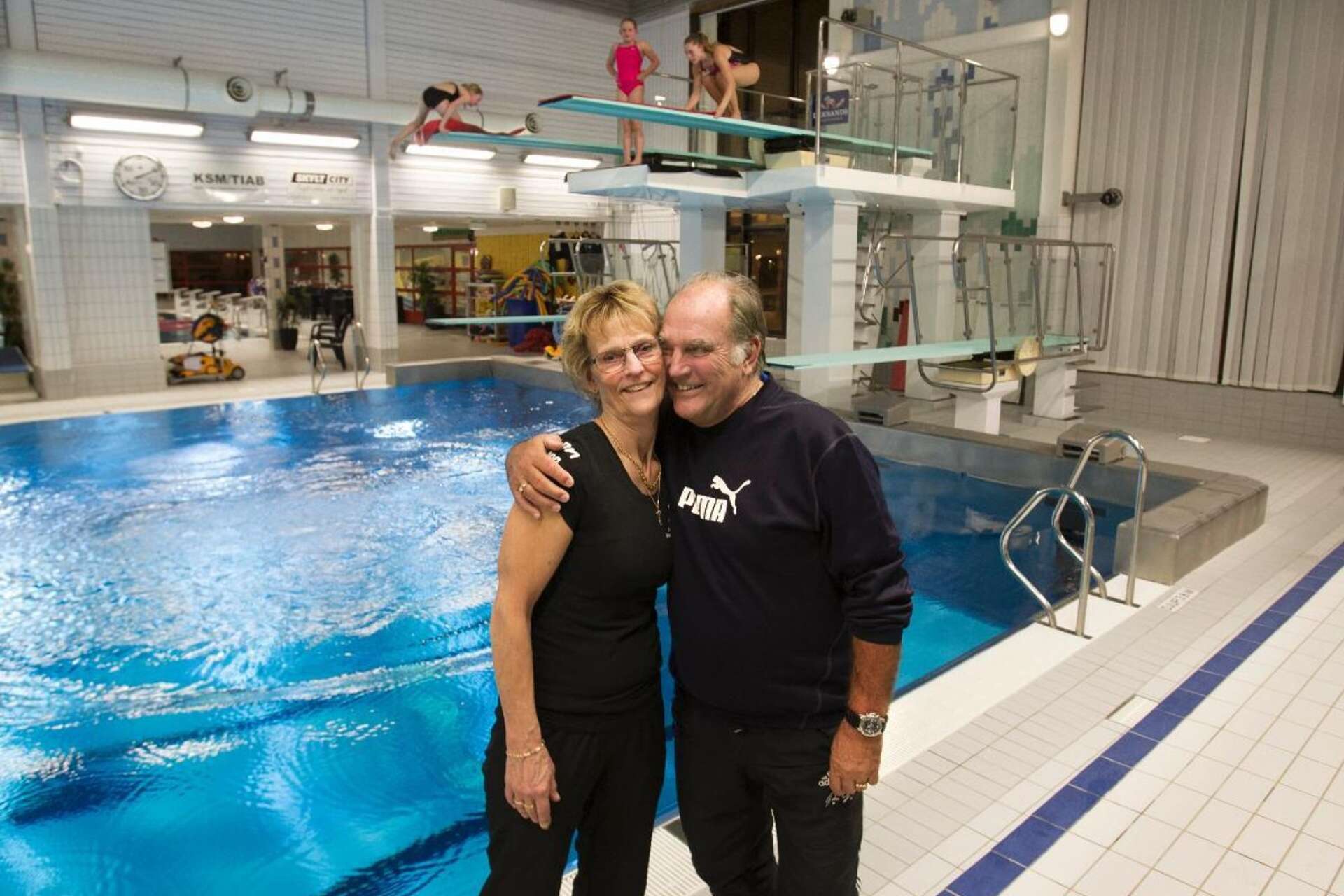 Ulrika Knape Lindberg och Mathz Lindberg har i drygt 45 år tränat Bofors simhoppare. Klubben står nu utan elithoppare efter alla år med aktiva från Bofors simhoppsklubb i framskjutna positioner både inom Sverige och internationellt. Arkivbild.