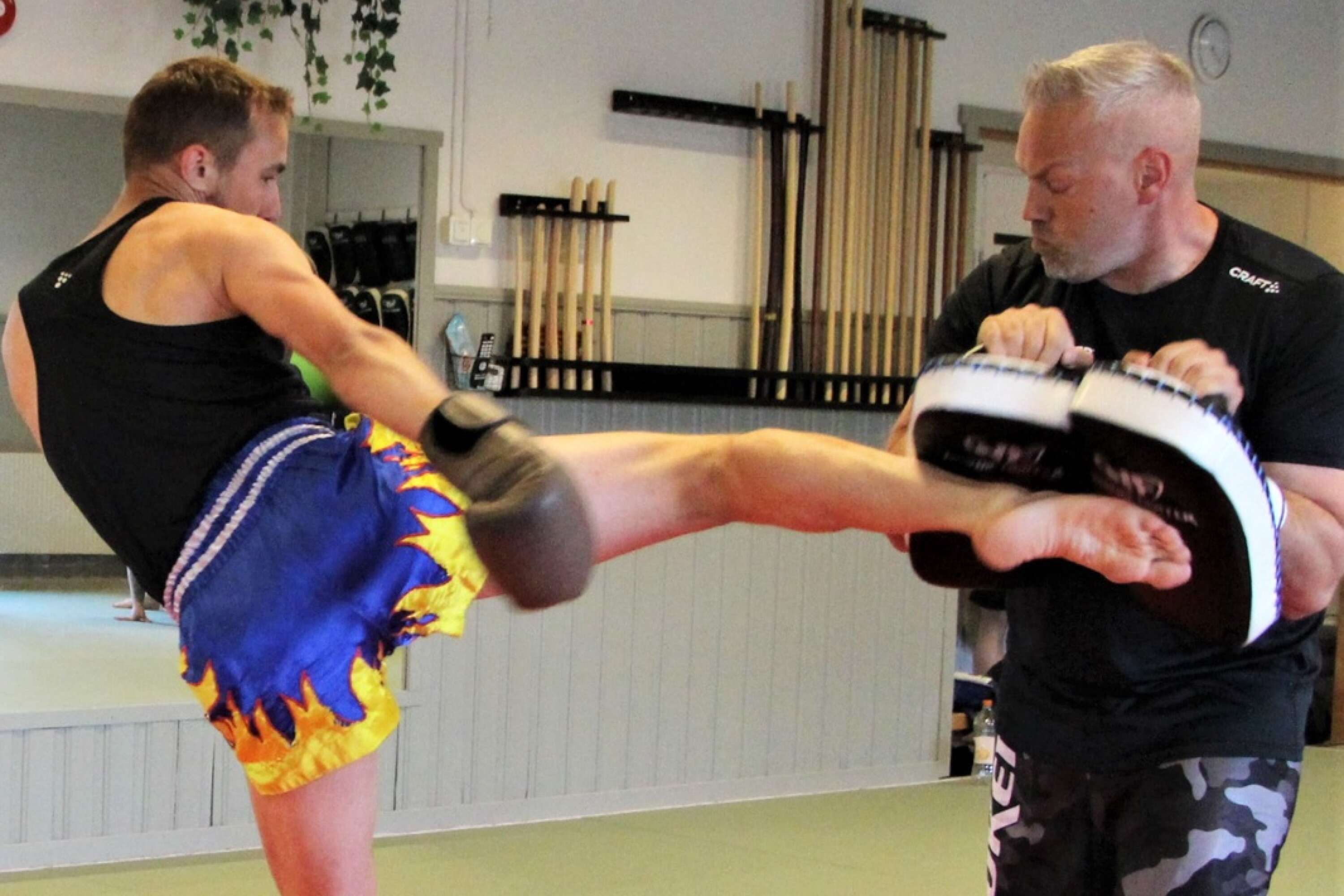 Oskar Svensson är tränare för kickboxning, en ny gren i föreningen Gentlemannafabrikens verksamhet.