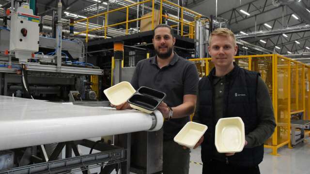 Rottneros Packaging-medarbetarna Henrik Grankvist, Production Manager och Jesper Jansson, försäljning.