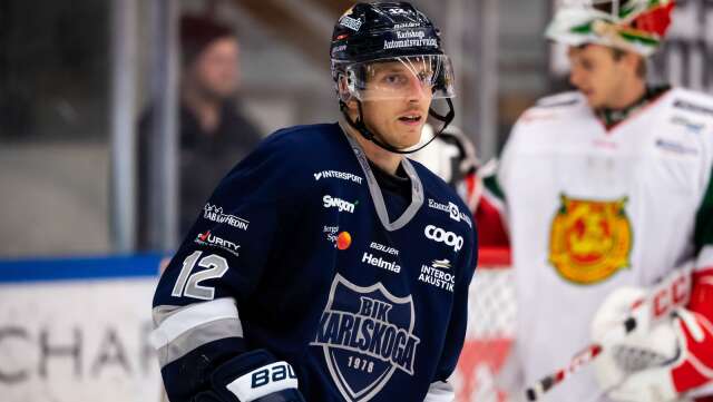 Säsongen 2020–2021 var Gustaf Thorells senaste i BIK. Nu är han tillbaka i Karlskogalaget efter två år i Tjeckien.