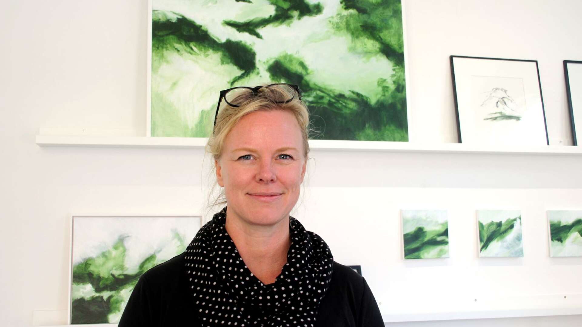 Jennie Dahlén, Karlstad, ställer ut måleri och teckningar på Galleri Värmland. På fredag, den 4 september, är det vernissage.
