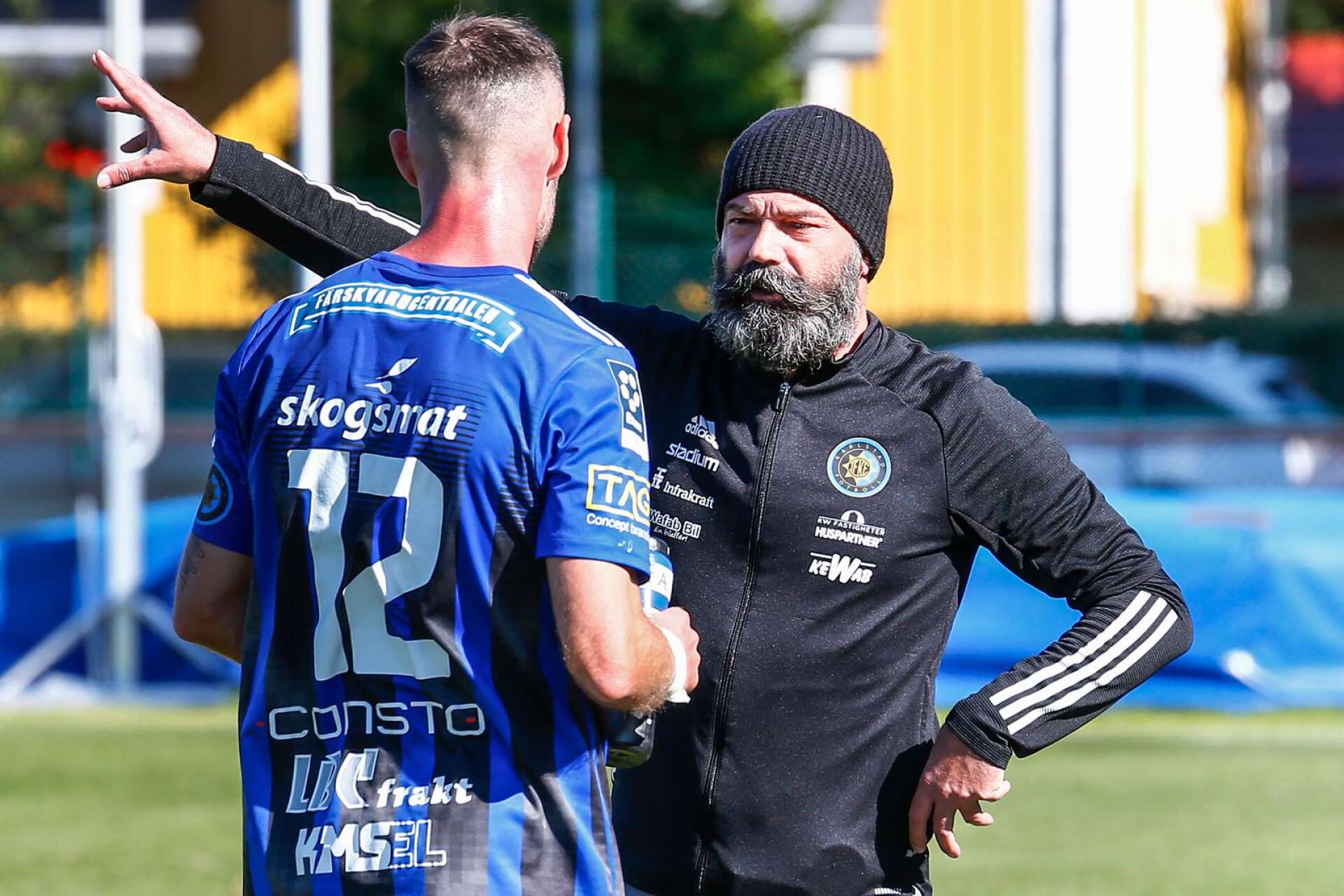 Konstantinos Panagopoulos är huvudtränare i ett Karlstad Fotboll som har vittring på kvalplatsen till superettan.