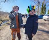 Femåringarna Hugo Schullström och Timmie Wedin är både bästisar och grannar.