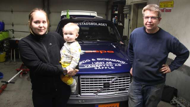 Stefan Axelsson och hans dotter Emelie ska köra Svenska Rallyt. Lita på att Arvid, 8 månader ska heja på mamma och morfar.