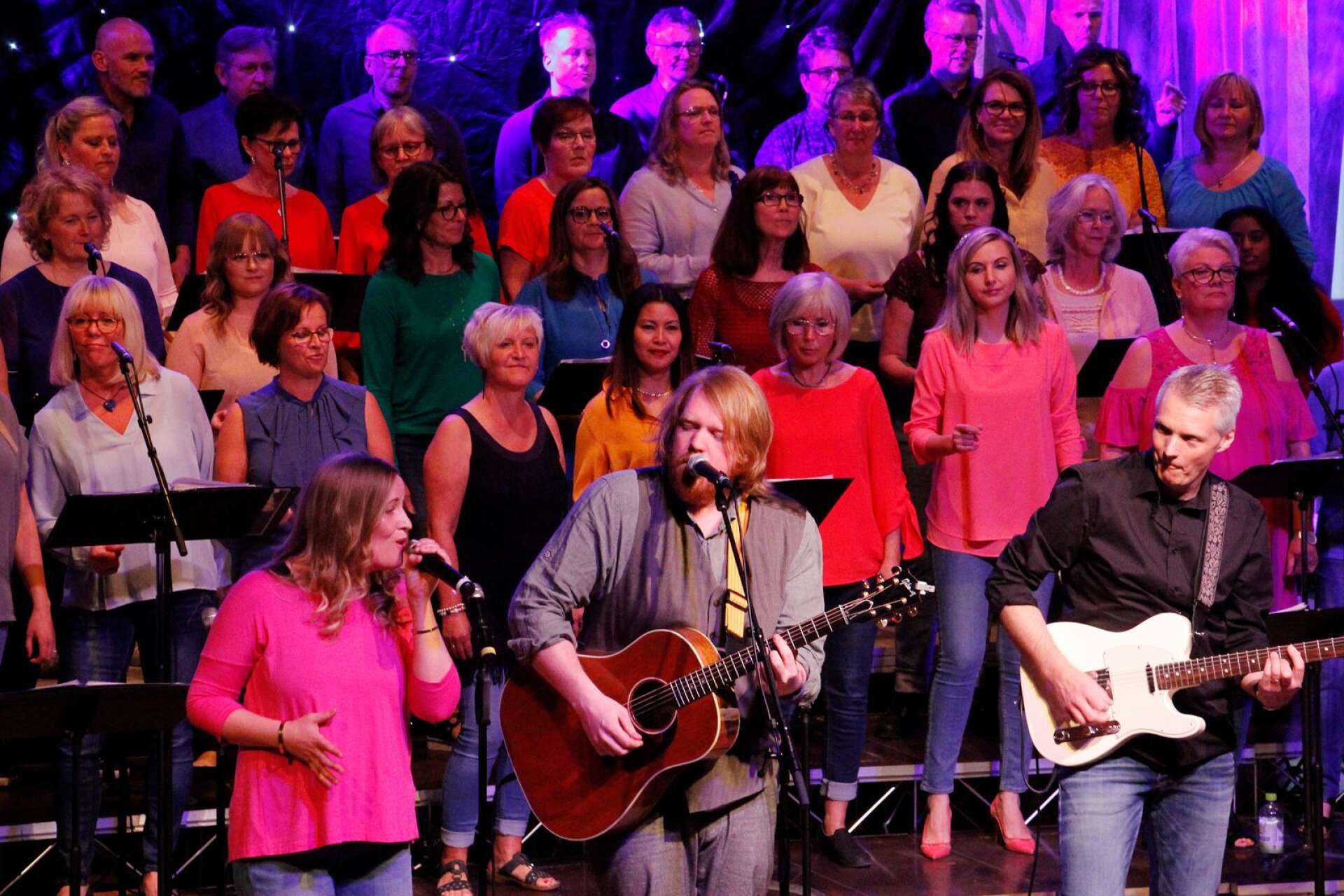 Från Song of Joys konsert på Kulturbruket i Mellerud då Martin Almqvist var gästartist.
