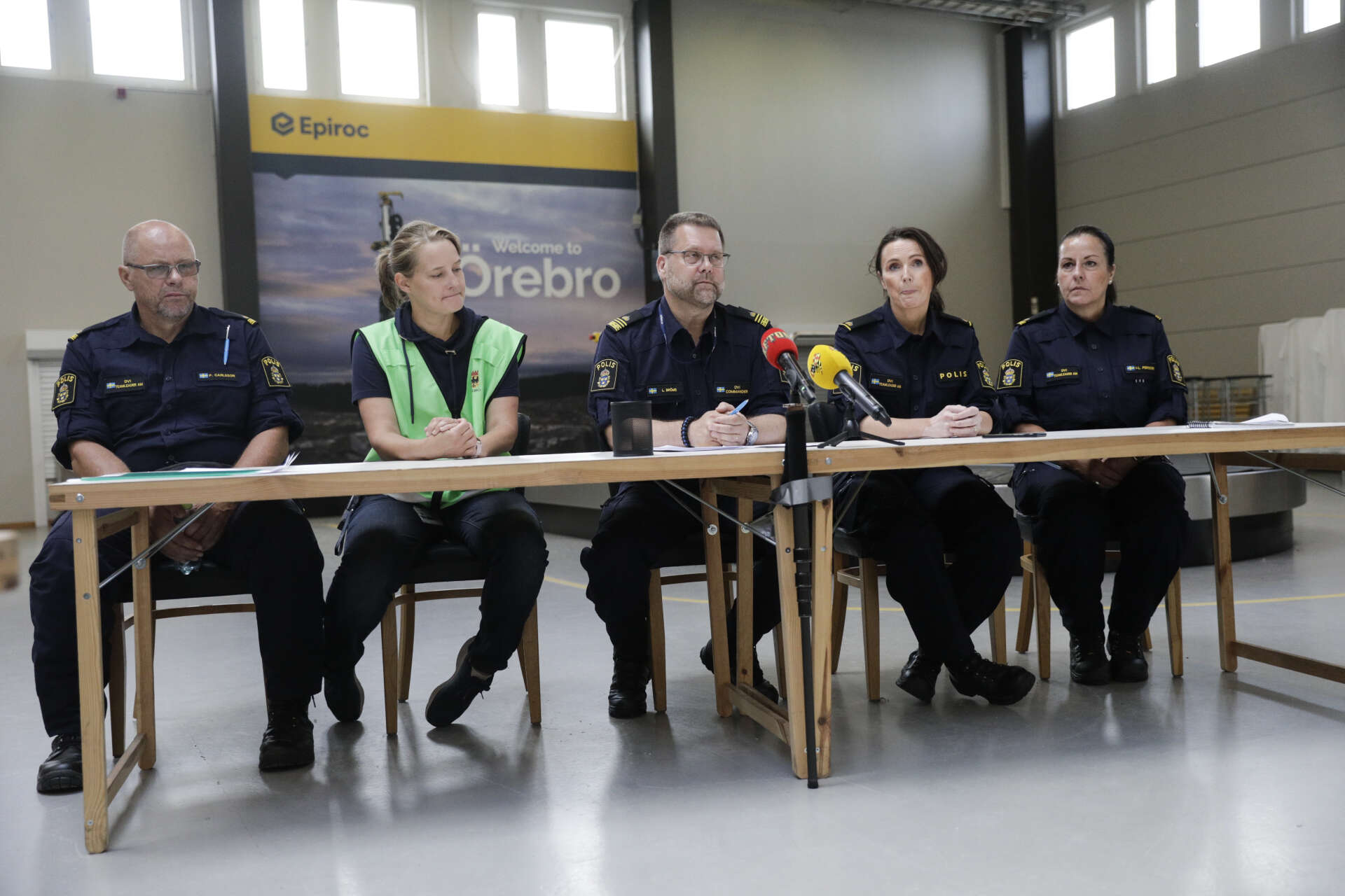 Polisen höll under söndagen pressträff på Örebro flygplats. Från vänster: Peter Carlsson, Helena Gullberg, säkerhetssamordnare på Örebro kommun, Lars Bröms, Linda Borgsved och Inga-Lill Persson från polisen.