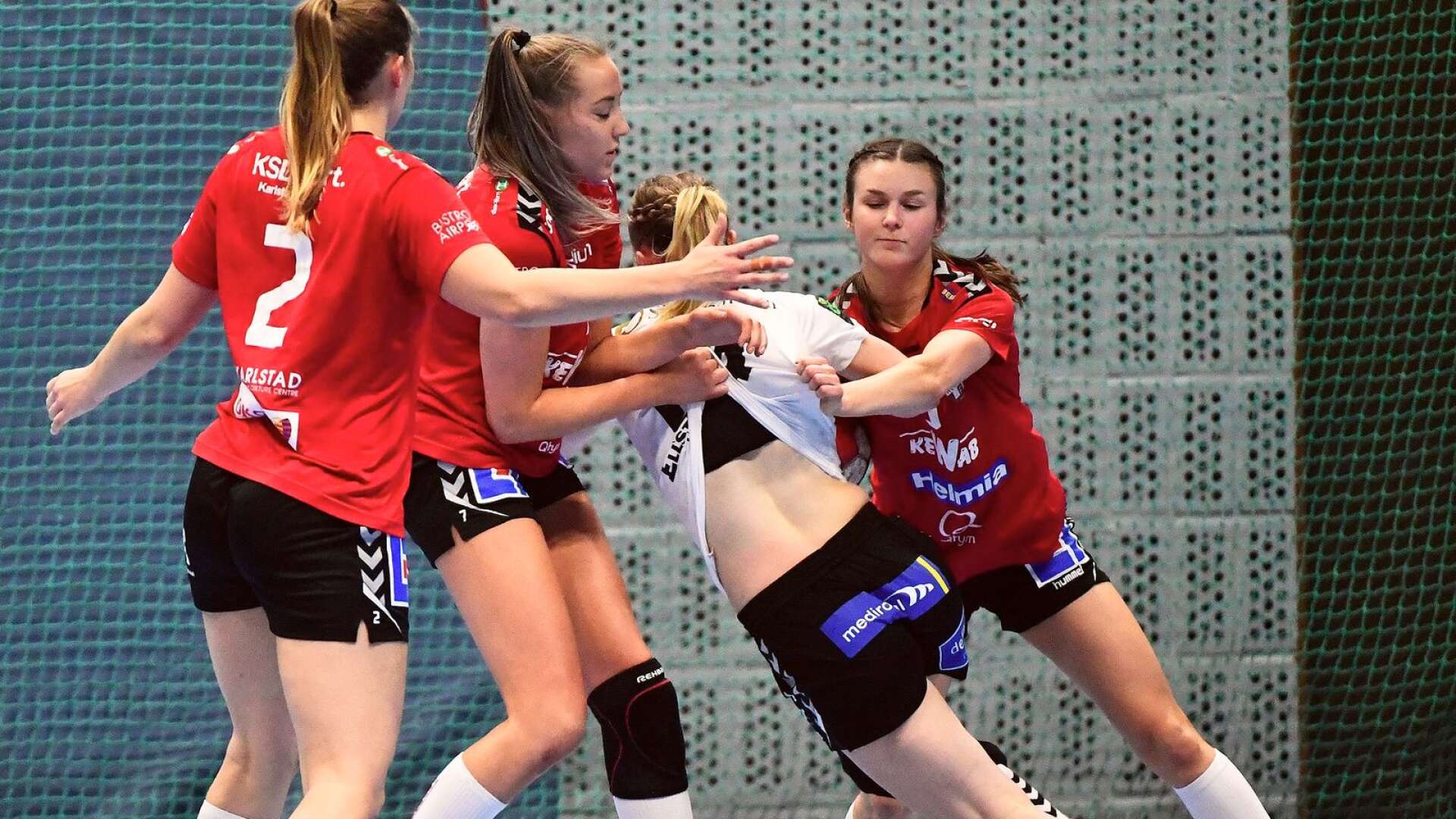 Johanna Westin Sjölund (längst till höger) spelar i Örebro nästa säsong. 