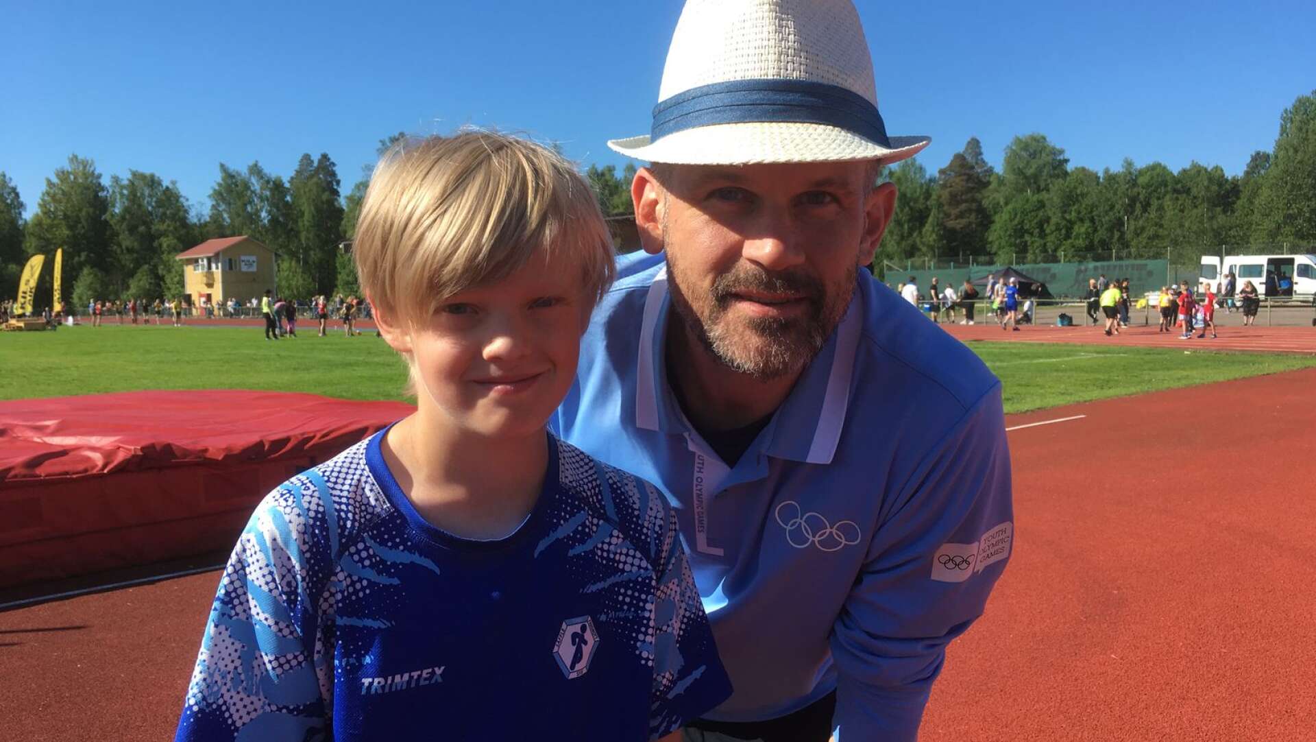Andreas Olsson med OS-guldmedaljören i höjdhopp, Stefan Holm.