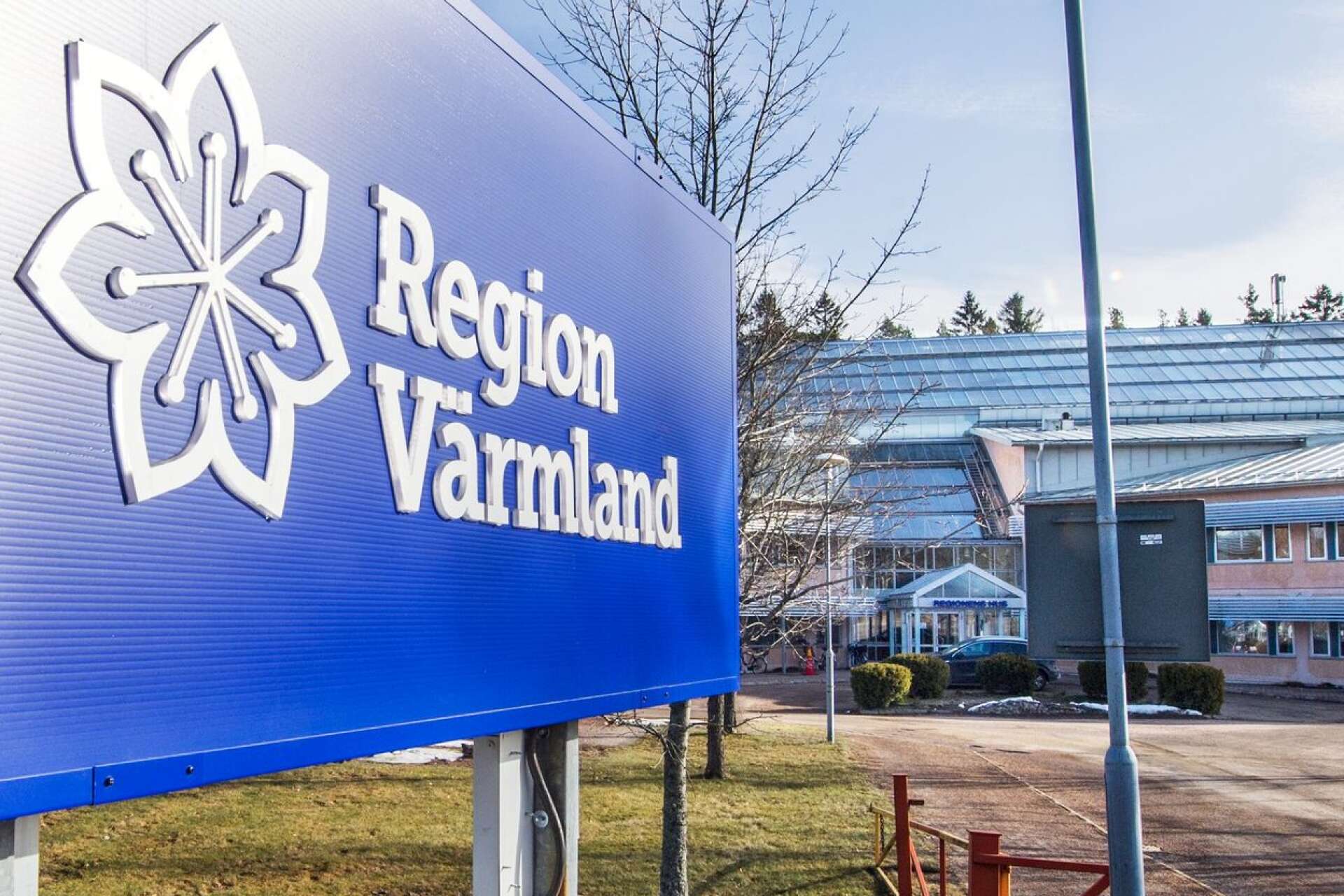Region Värmlands ekonomi gick bättre än budget under årets första två månader.
