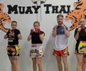 Några av de som ligger bakom den nystartade klubben Three Kings Muay Thai; Anna Johannesson, Emma Dahle, David Eng och Wenche Bergander.