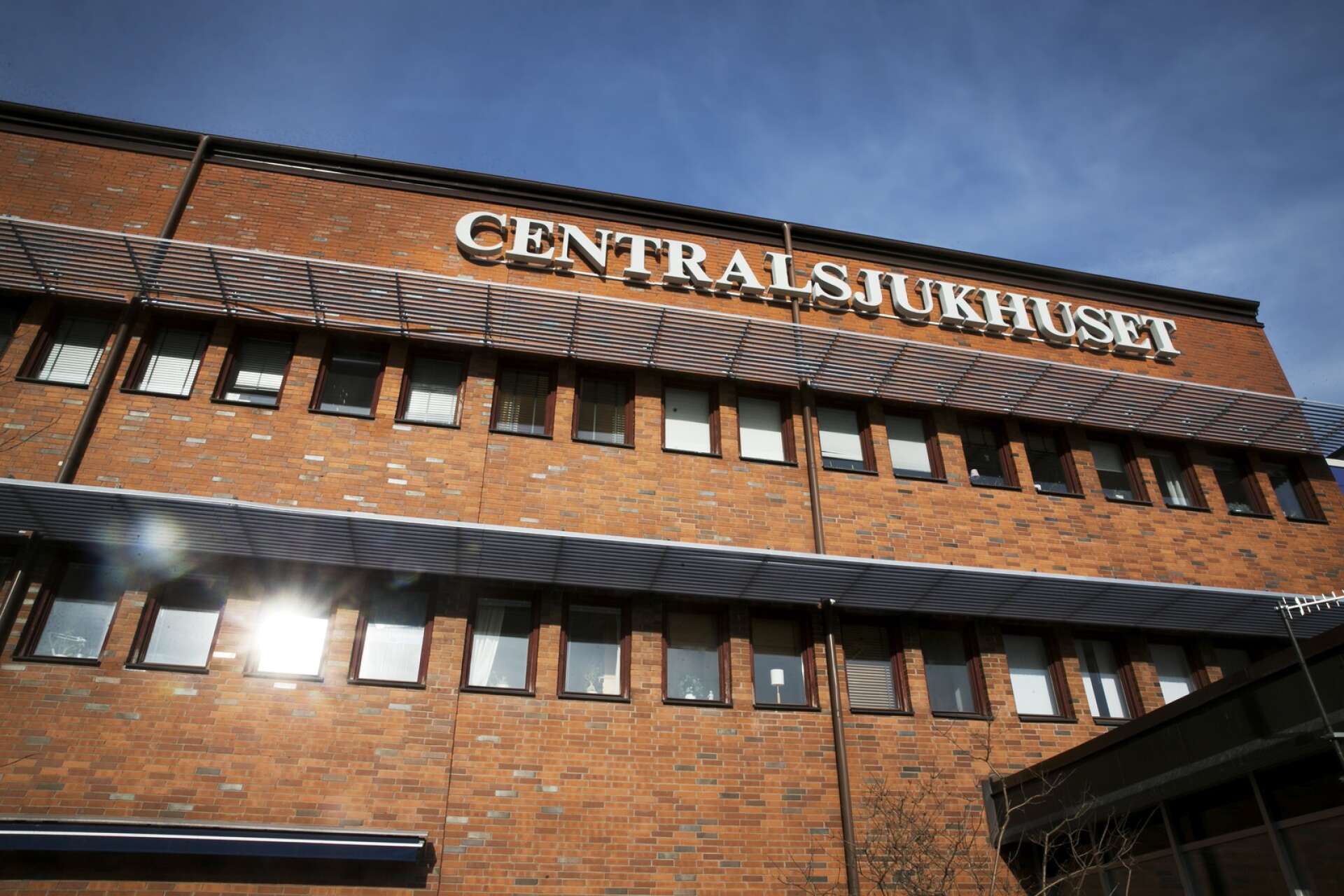 Centralsjukhuset i Karlstad har en av de största vårdskulderna i landet enligt SVT:s granskning. 