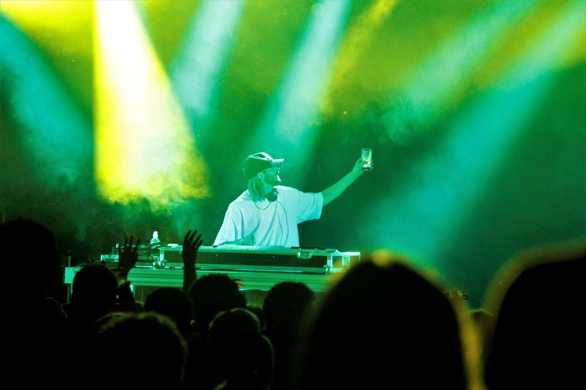 Nause har haft globala framgångar på listor och klubbar med låtar som ”Hungry hearts” och ”Dynamite”och haft hundratals miljoner lyssningar på Spotify. Bakom DJ-, electro- och houseakten Nause står Jacob Criborn.