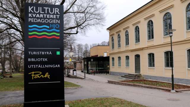 Alla fysiska besökare till bibliotek, utställningar, Kontaktcenter och Turistbyrå stängs ute under januari. Anledningen är att biblioteket ska renoveras.