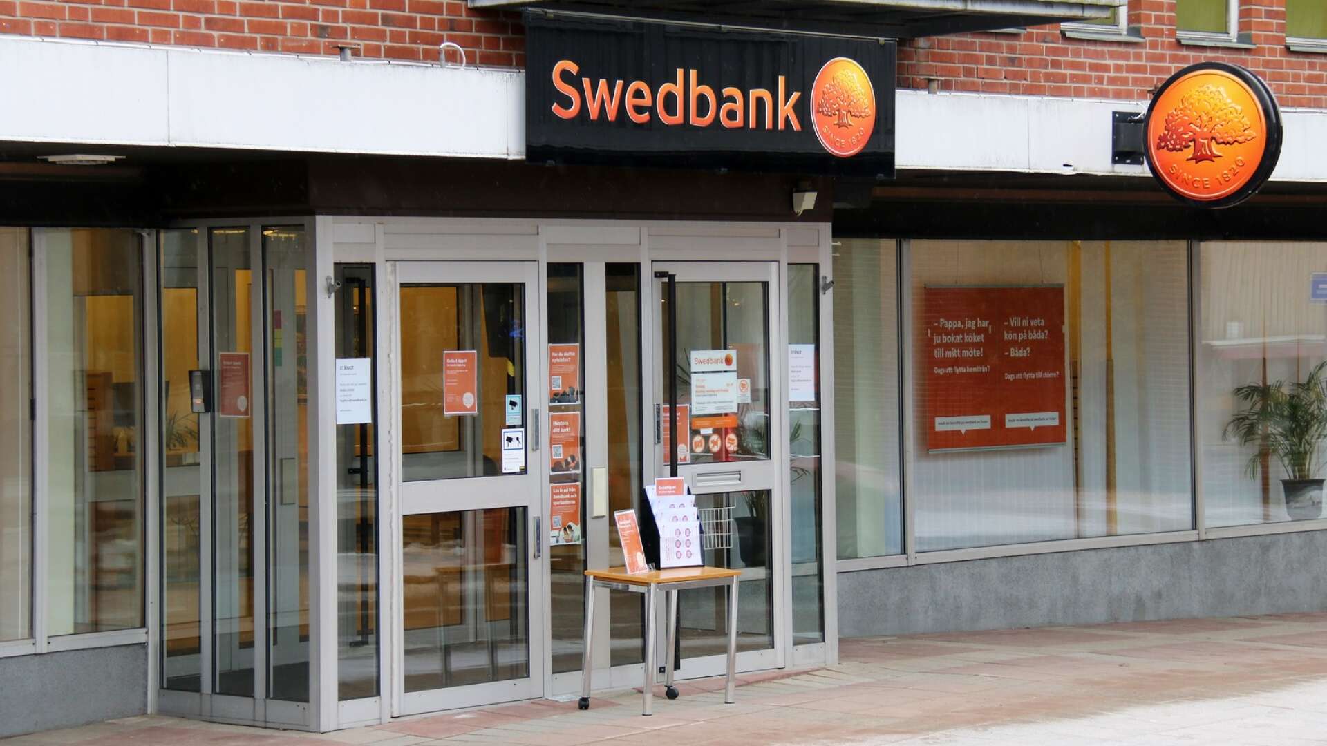 Swedbank i Hagfors håller sedan en tid tillbaka bara öppet för bokade besök, vilket är information som inte nått ut till alla.