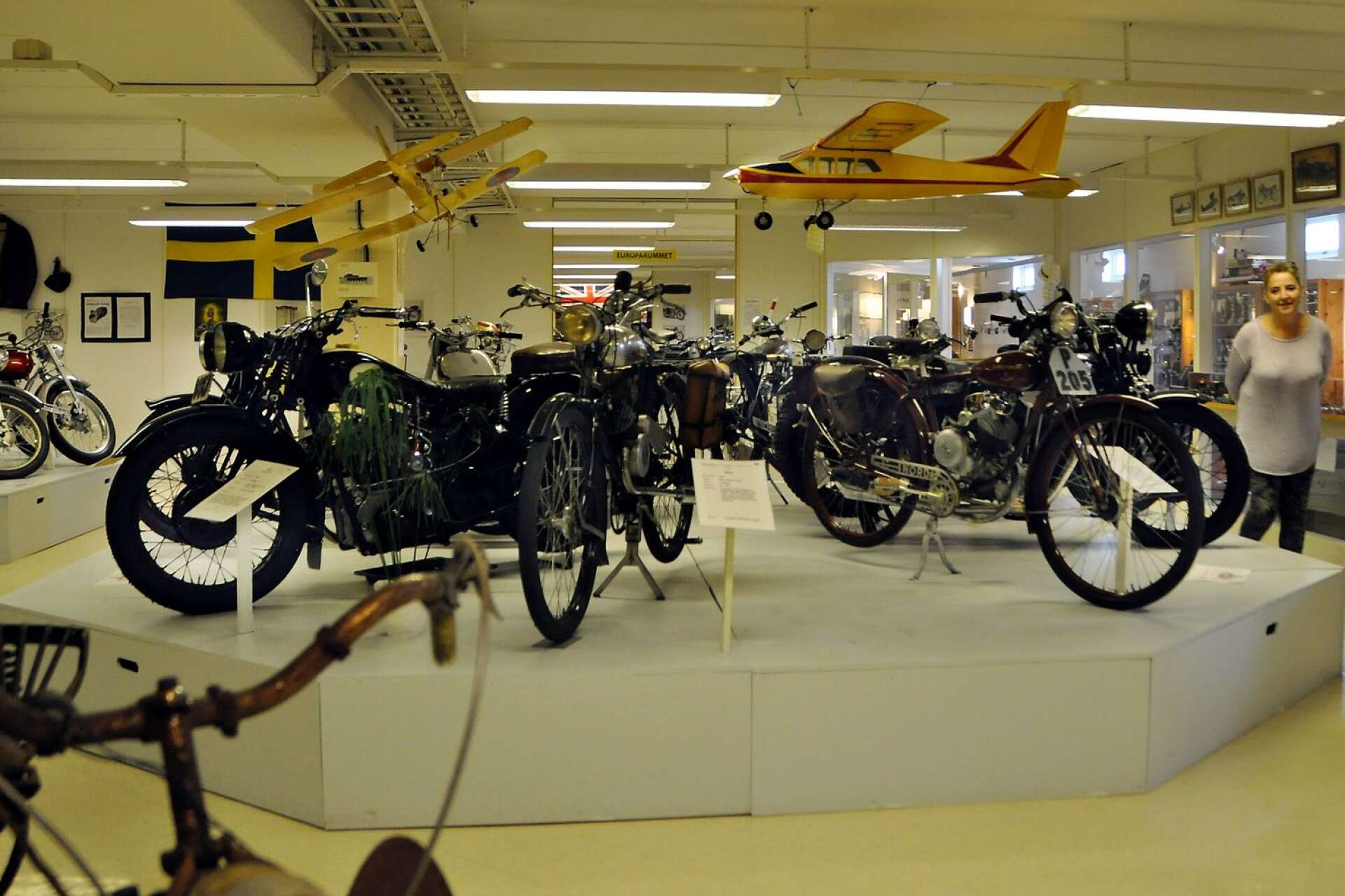 Museet ägs och drivs av den lokala mc-föreningen Club MCV Bohus-Dal och motorcyklarna är även ägda av medlemmarna själva. Det är medlemmarna som renoverat motorcyklarna, varav de flesta är helt i bruksskick och körklara. 