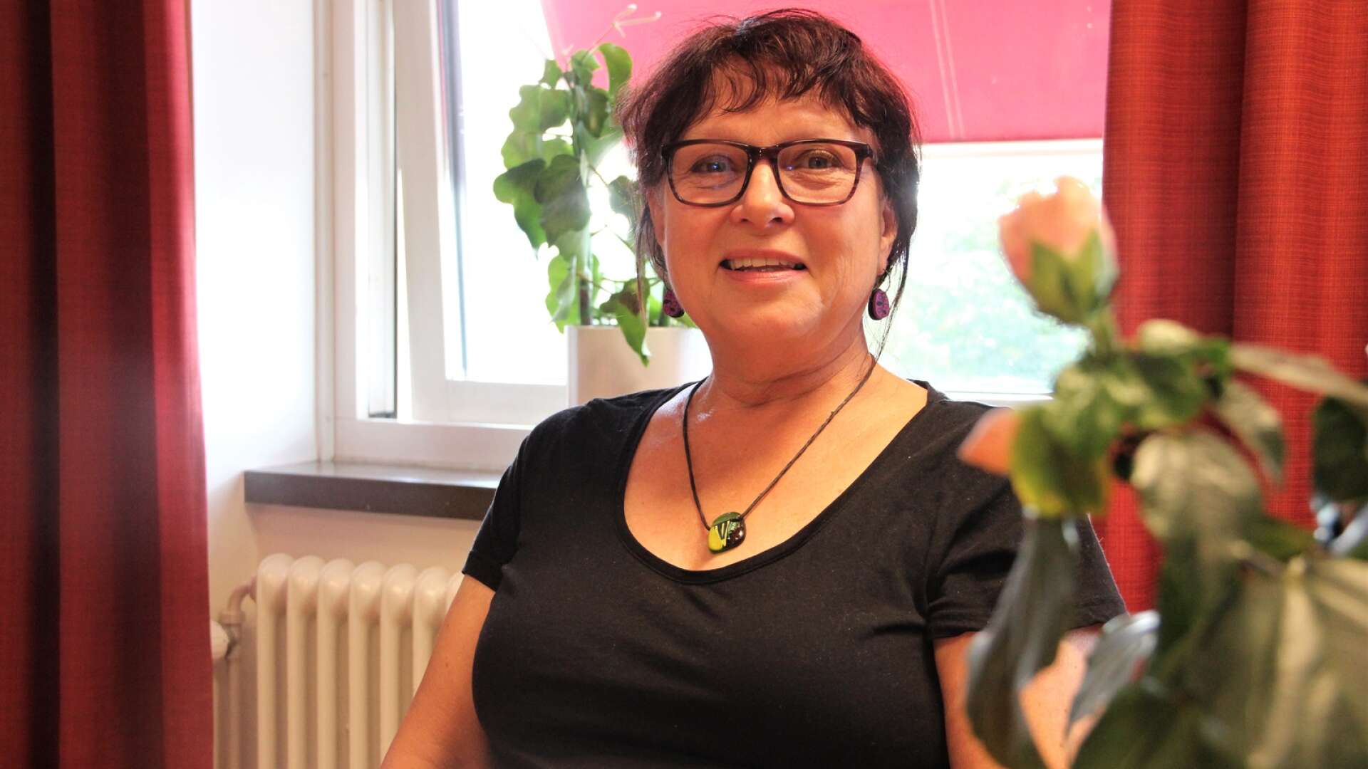 Anita Bohlin-Neuman (V) socialnämndens ordförande i Degerfors berättar om beslutet att ha kvar bemanningsenheten.