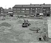 I maj hade arbetet med nya torget kommit så långt att stensättning hade påbörjats. Fontänen var också på plats. 