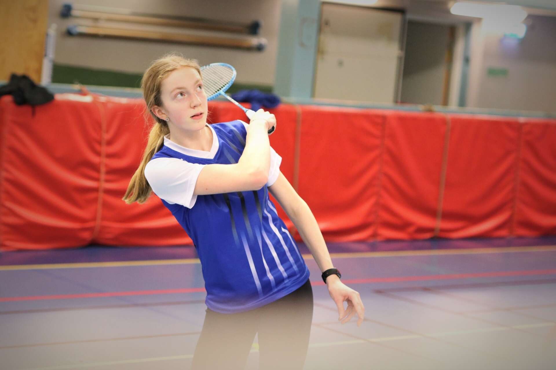 Majken tränar och tävlar för Badmintonsällskapet Åminton i Åmål.