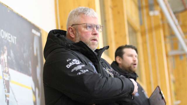 Det blev en tung afton för Patrik Karlssons Töreboda HF när de förlorade med 3–2 mot Hockeyalliansen 74. I och med det resultatet väntar nu kvalserie. (ARKIVBILD)