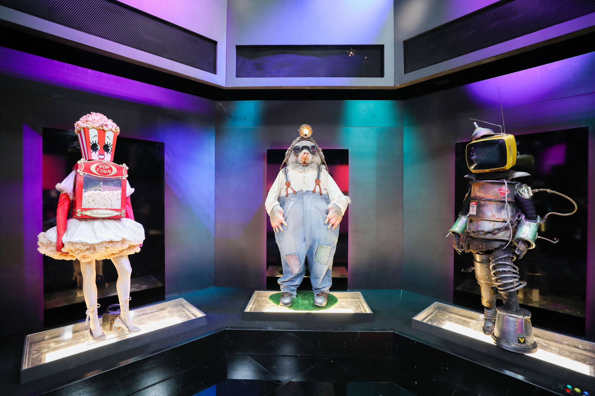 Popcornet, Mullvaden och Skrothögen är tre av de nya figurerna som tv-tittarna får bekanta sig med när 'Masked singer' har premiär.