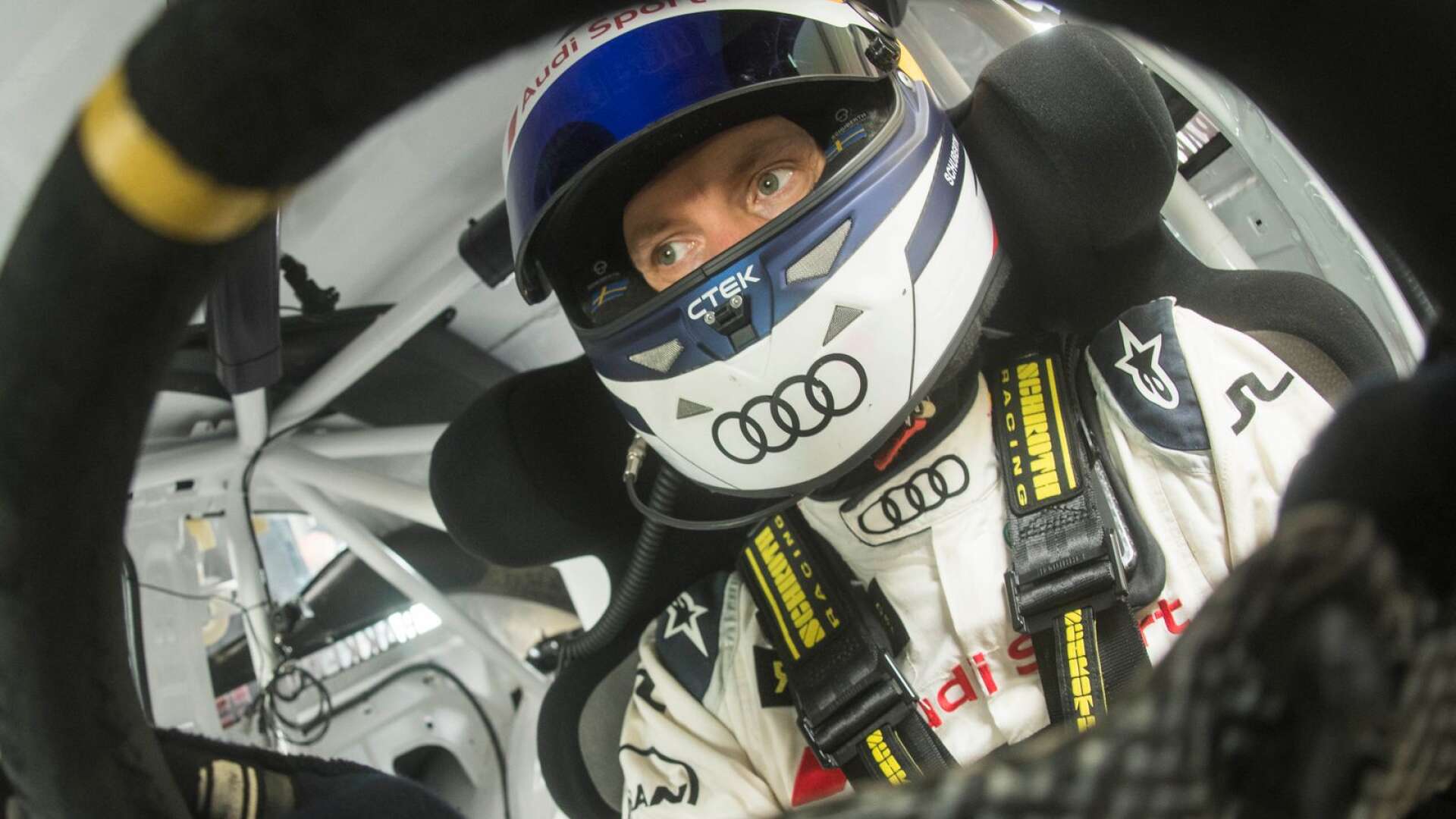 Mattias Ekström är tillbaka bakom ratten och gör comeback i rallycross-VM.