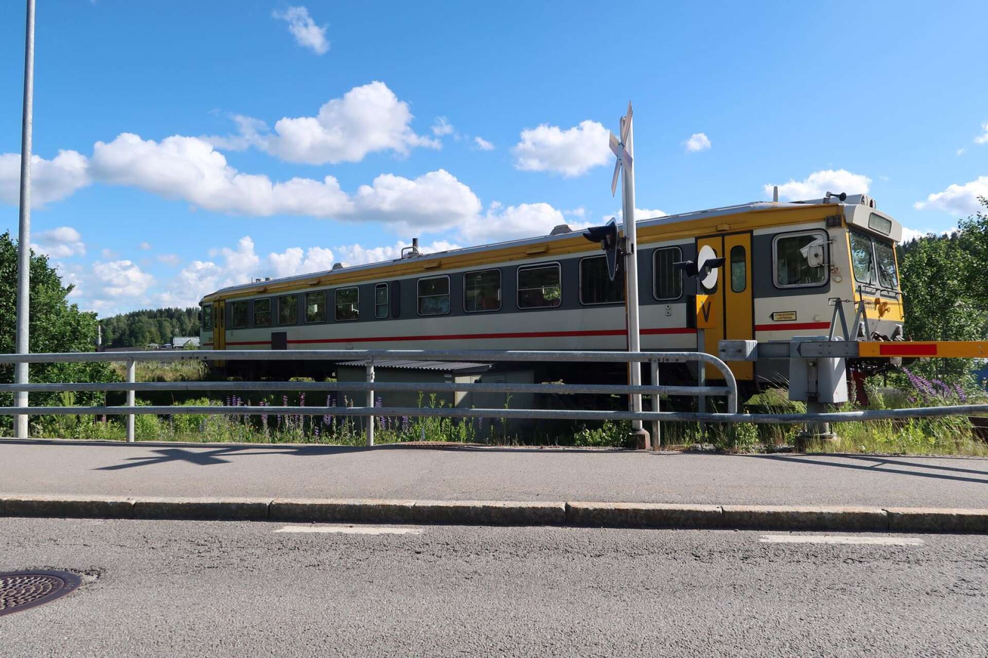 I dag, måndag, startar DVVJ sommarens turisttrafik med rälsbuss mellan Bengtsfors och Mellerud.