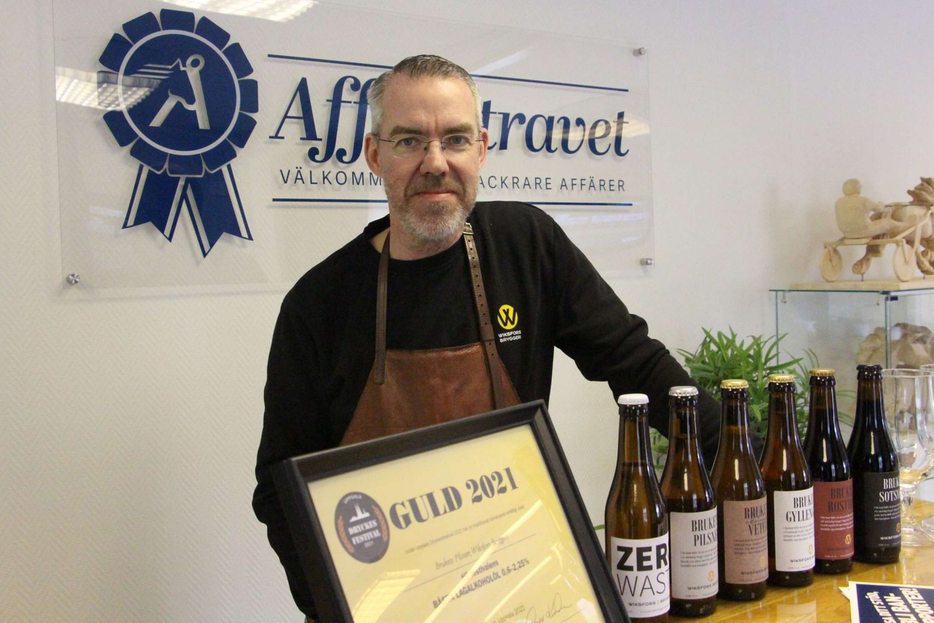 Anders Nilsson, ölbryggare på Wiksfors bryggeri i Långserud, var på plats och lät Årjängsföretagarna smaka på hans prisbelönta lättöl. 