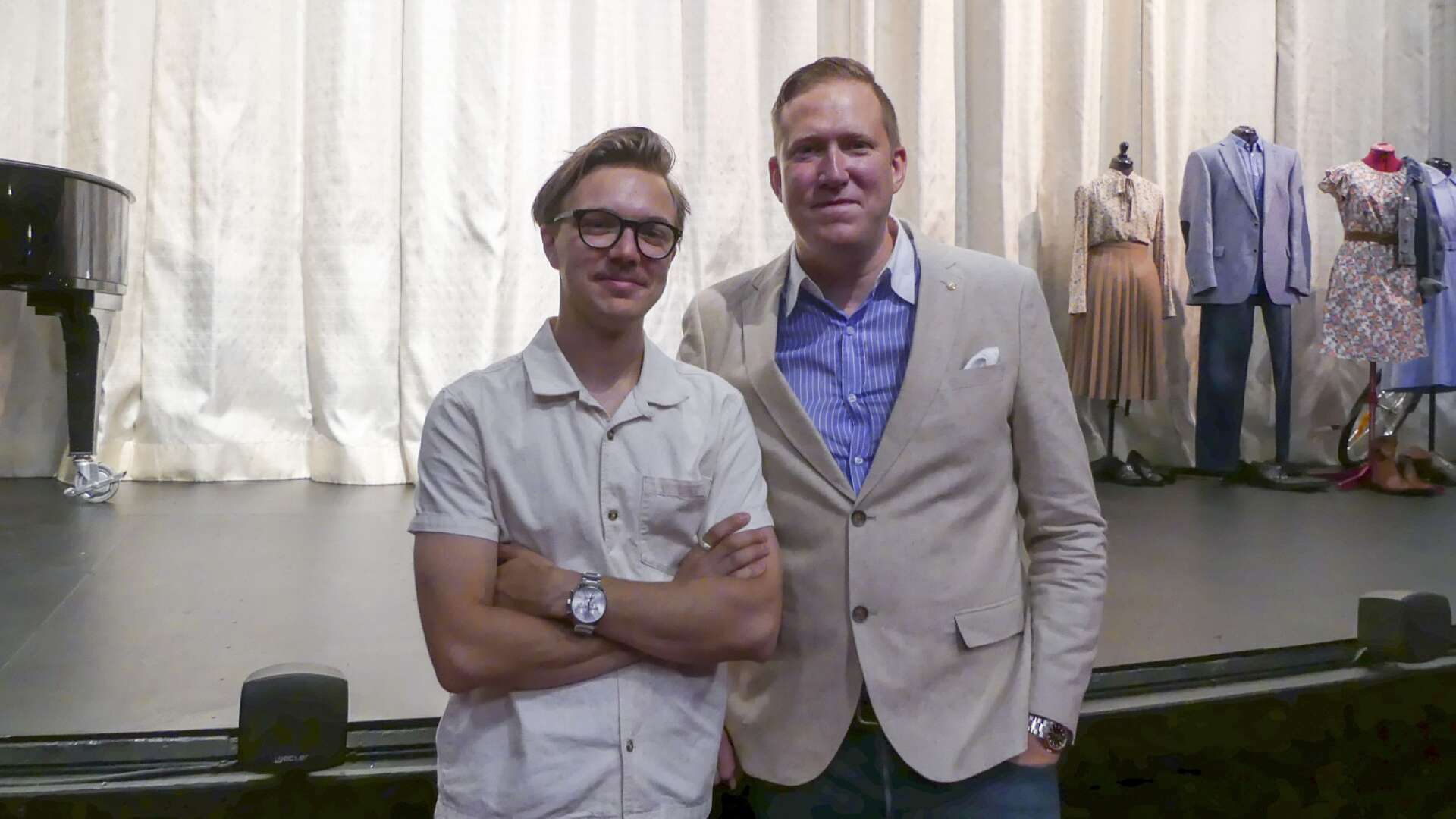 Tobias Norelius, höger, är tillsammans med Oskar H Olsson producenten bakom föreställningen.