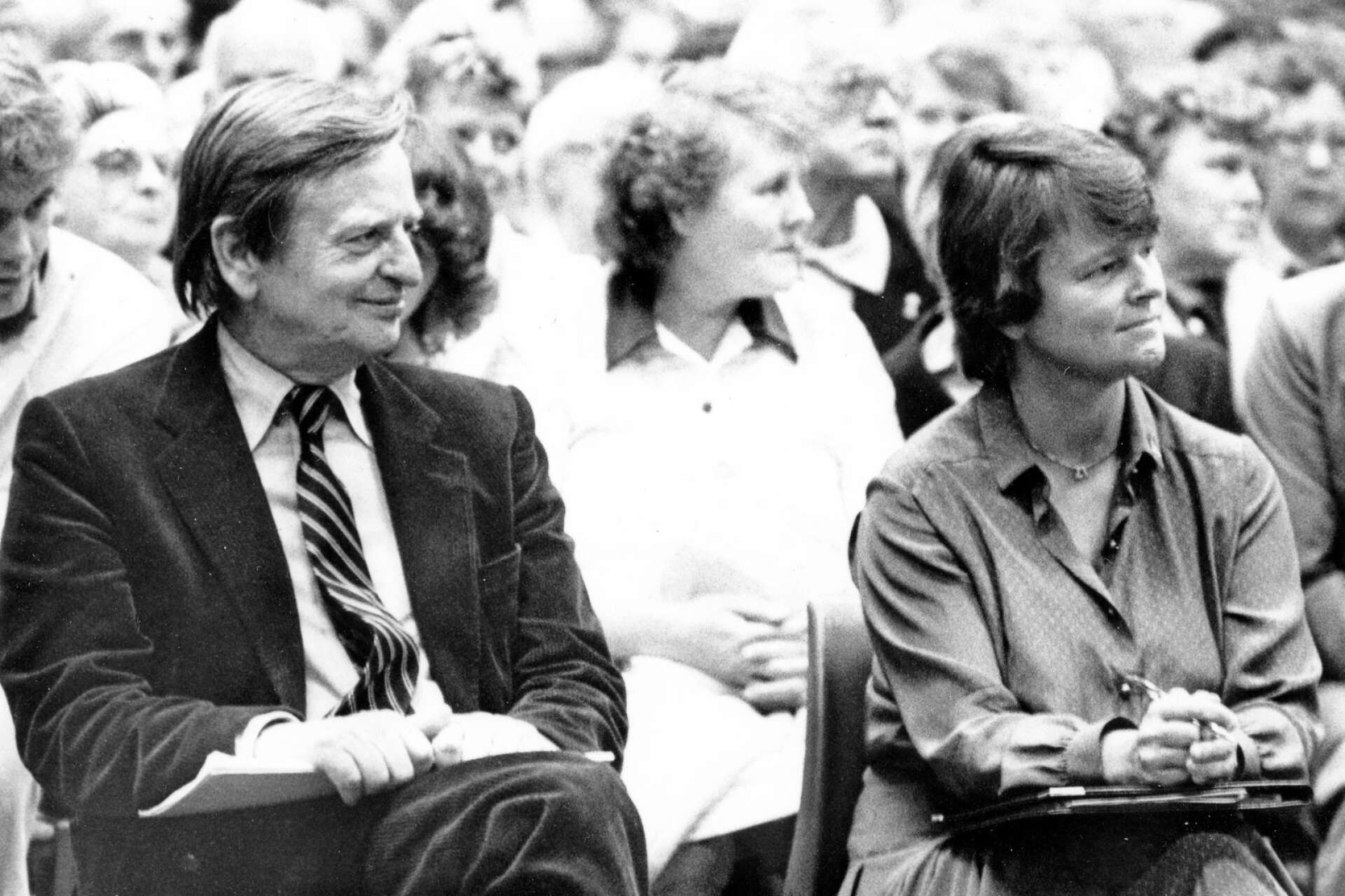 Två politiska tungviktare fanns på plats i Tegnérhallen under valrörelsen 1982. Olof Palme och Gro Harlem Brundtland hade båda en tid som statsminister bakom sig och båda skulle snart på nytt få den rollen i Sverige respektive Norge. 