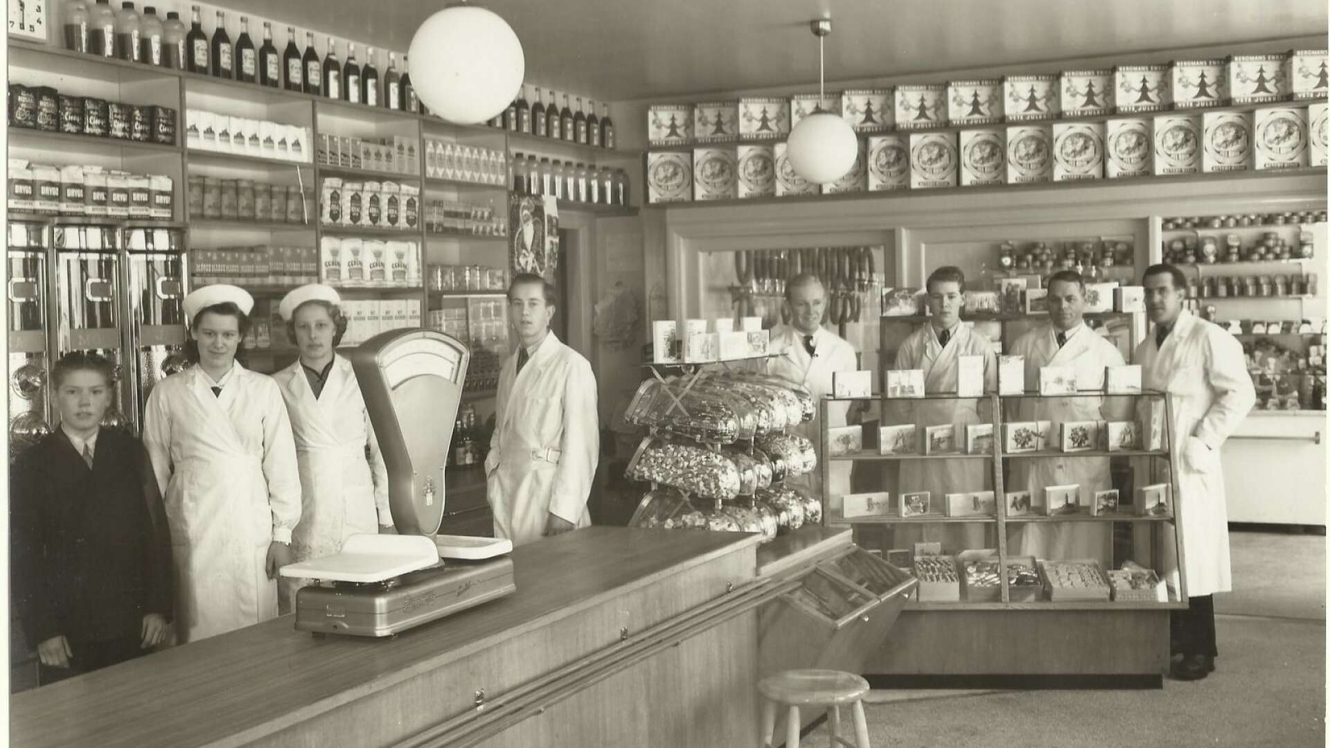 Carl Bergs affär låg på Hovlandavägen 38 och lades ner på 1970-talet. Fotot är troligen från 1940-talet.
