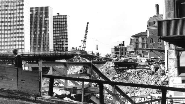 Under 1960-talets första hälft avslutades rivningen av stadsdelen Klara i Stockholm. Under en tioårsperiod revs över 700 hus.