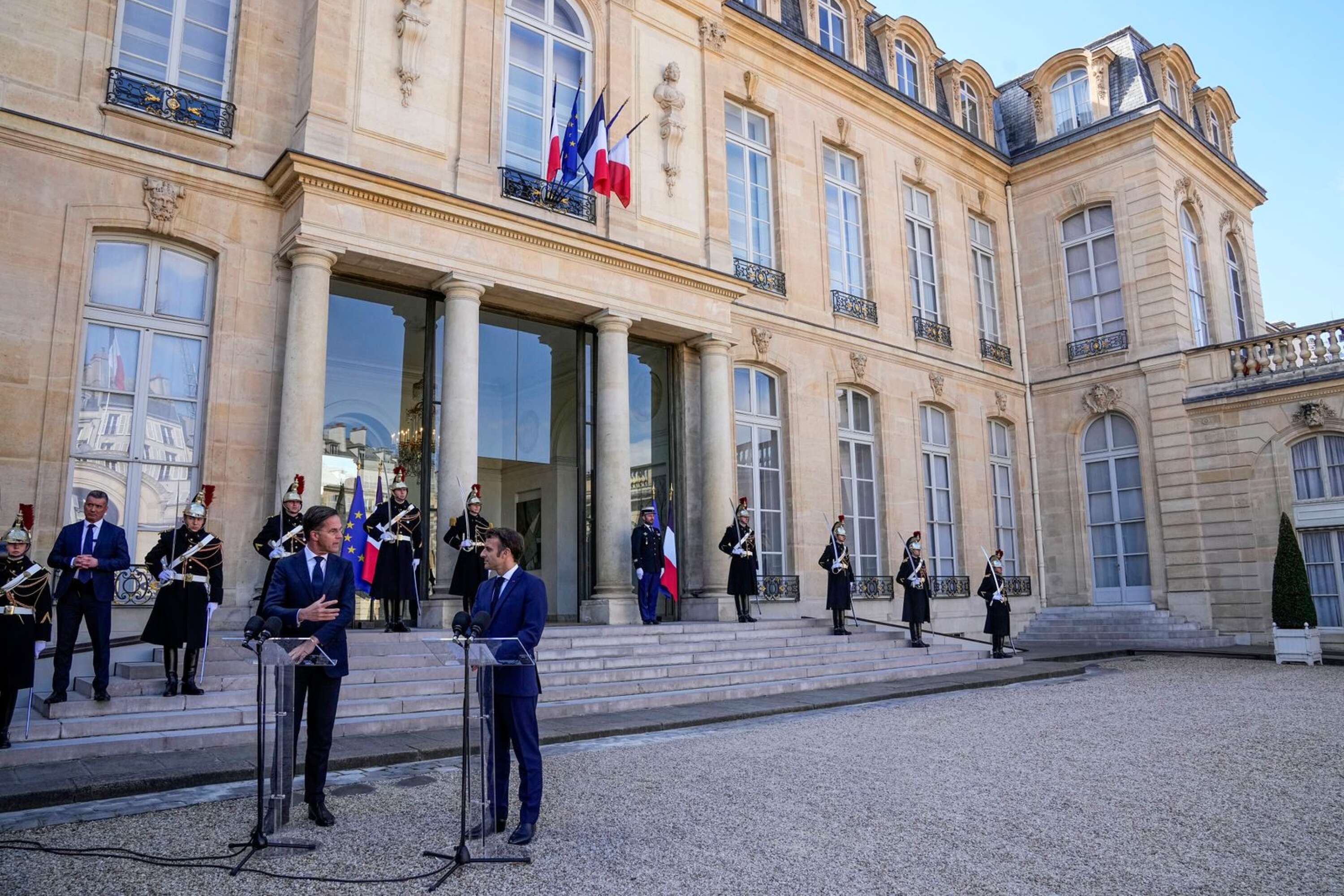 Élyséepalatset i den franska huvudstaden Paris där Frankrikes president huserar. Här syns sittande president Emmanuel Macron tillsammans med Nederländernas premiärminister Mark Rutte i mars i år.