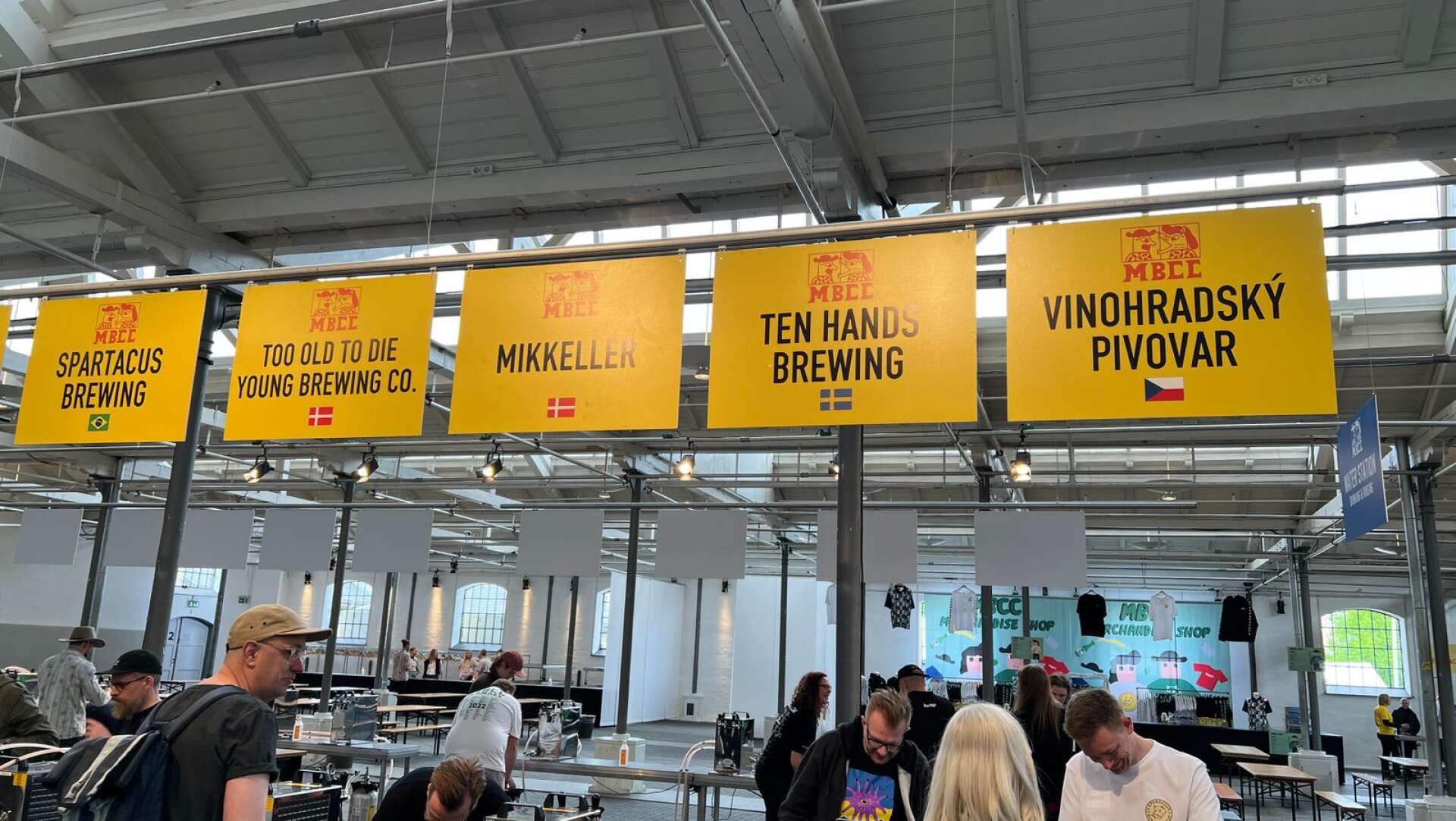 Så här kan det se ut på MBCC-festivalen i Köpenhamn. Första årets lyckades Ten Hands få med sig 18 öl över sundet, för man fick också göra en så kallad tap takeover på en bar. Och naturligtvis skulle det vara olika öl på de båda ställena. Samtidigt skulle man förbereda inför ”Systembolagsbryggningen”. ” Då gällde det att planera klokt och verkligen maxa, men det gick!”, säger Robert Hedell.