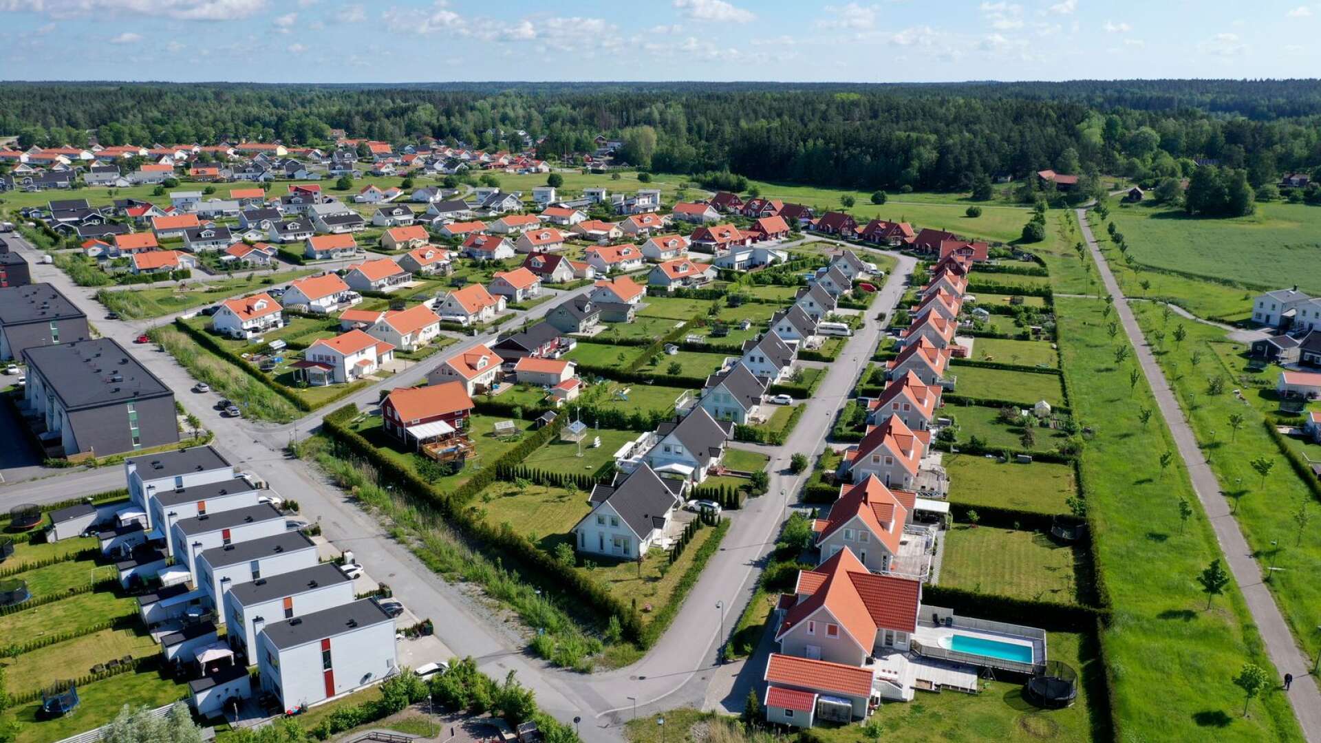 Ett aktuellt problem är att vissa kommuner vill få bort exempelvis stadsnära livsmedels- och spannmålsanläggningar för att göra plats åt exklusiva bostadsprojekt, skriver Per Lindahl och Palle Borgström.