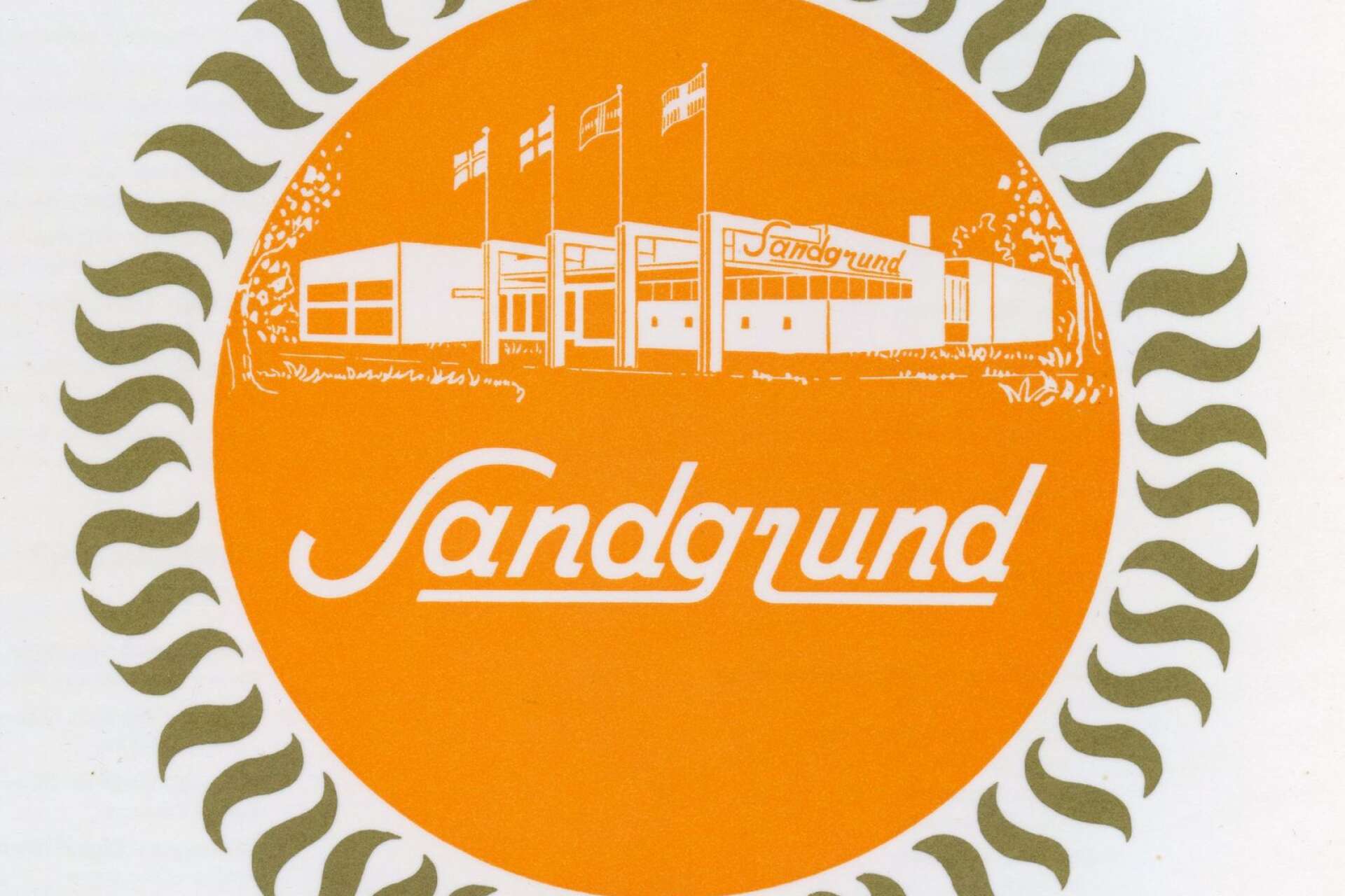 Efter bara drygt fyra månaders byggtid stod Restaurang Sandgrund färdigt för invigning den 27 maj 1960. Här ses den välkända logotypen.