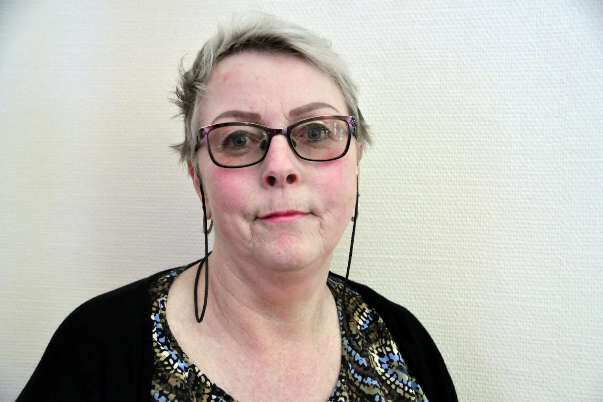 Britt-Inger Sandström (SD) värnar Kolaregården, som hon menar behöver finnas kvar.
