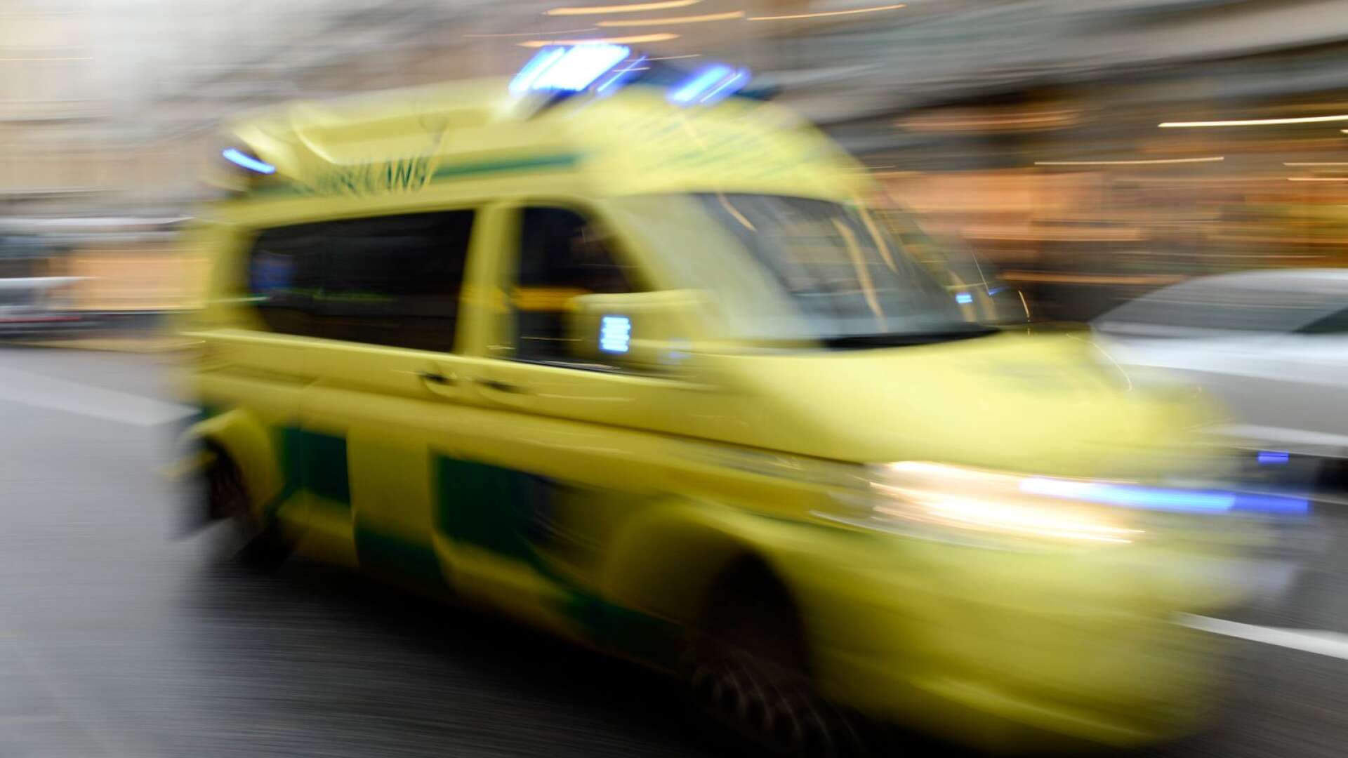 Vårdförbundet Värmland anmäler regionen för brott mot arbetstidslagen. Enligt facket har anställda vid ambulansen jobbat alldeles för mycket övertid i sommar.