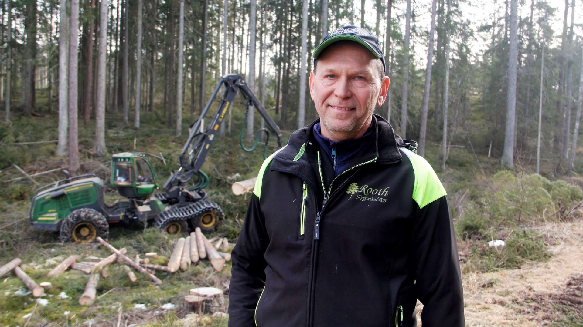 Roger Rooth, som driver Tösseföretaget Rooth skogsvård AB ihop med brodern Hans, märker av ökade kostnader på flera vitala punkter.