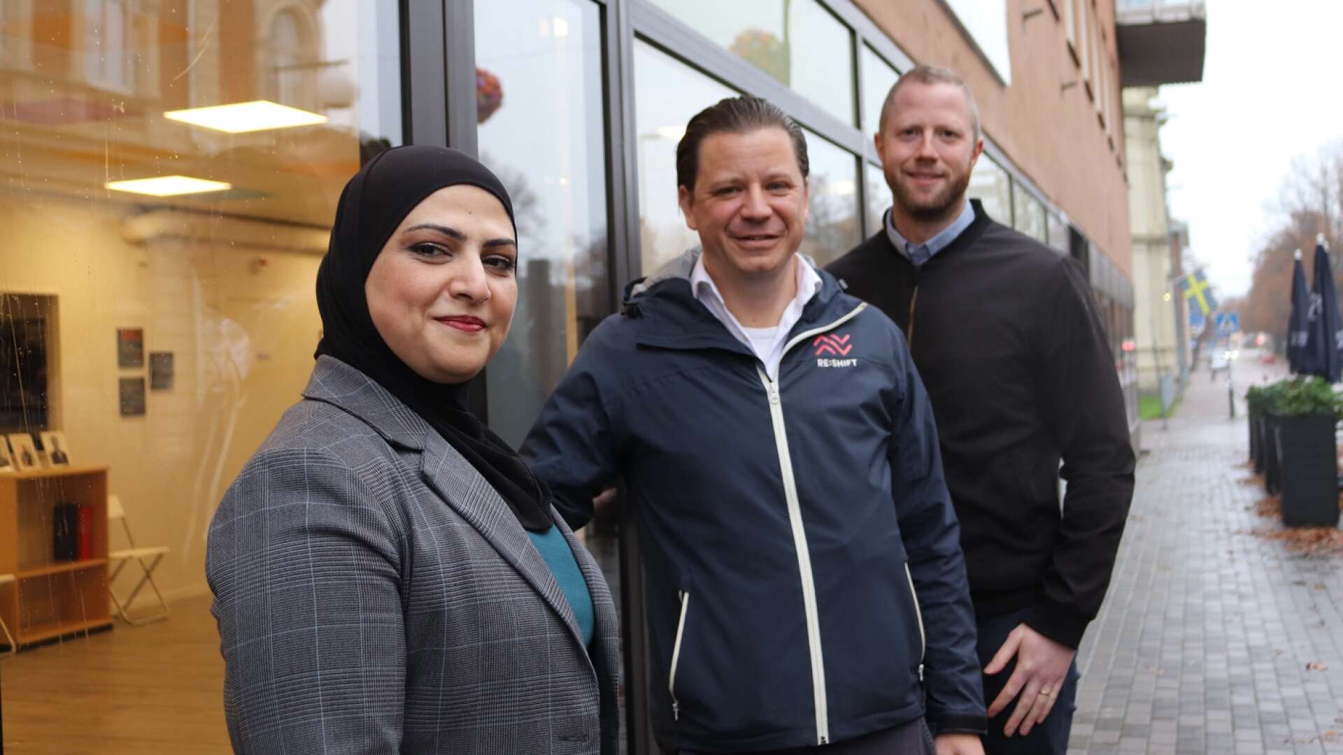 Khuloud Alfalah, Markus Hjalmarsson och Simon Lindahl är teamet bakom Reshifts etablering i Kristinehamn. 