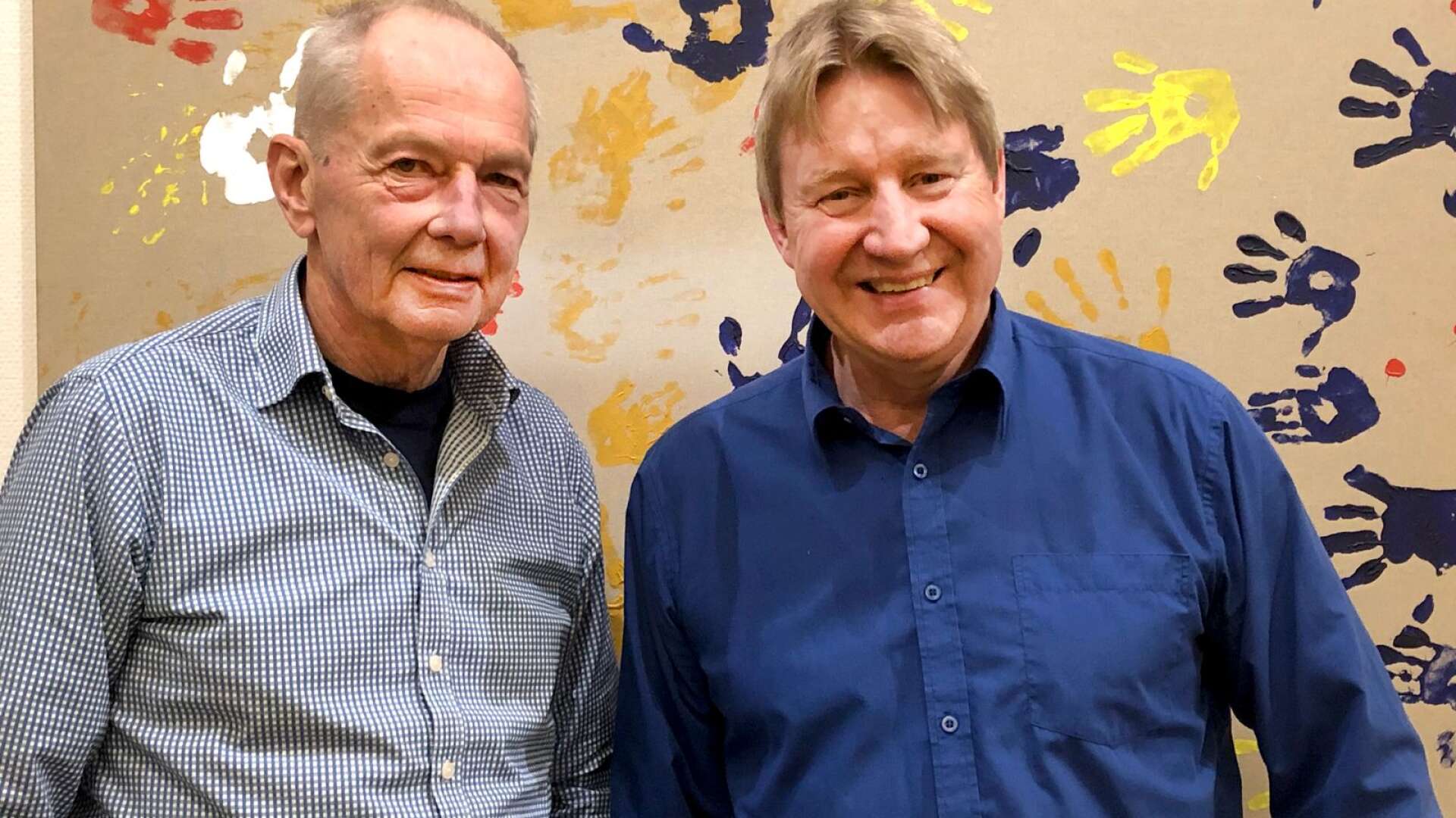 Bengt Alsterlind (före detta ordförande) och Christer Hildén (nuvarande ordförande) i Kroppkärrssjöns miljövårdsförening som fyller 50 år i år. 