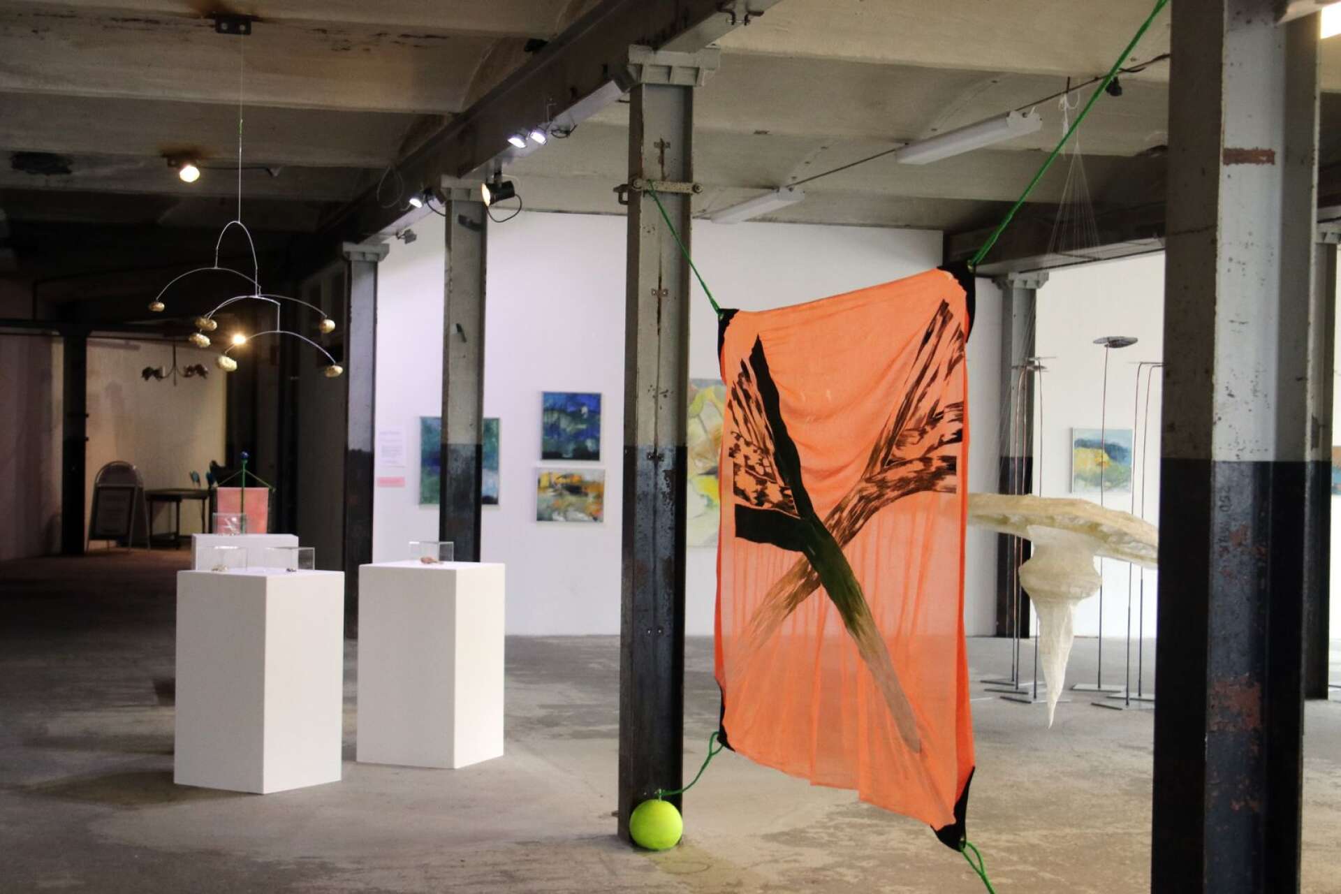 Bland de gästande konstnärerna bjuder Sara Erkers och Elin Flognman på en frukt och grönt-avdelning med utställningen &quot;Vulgaris&quot;.