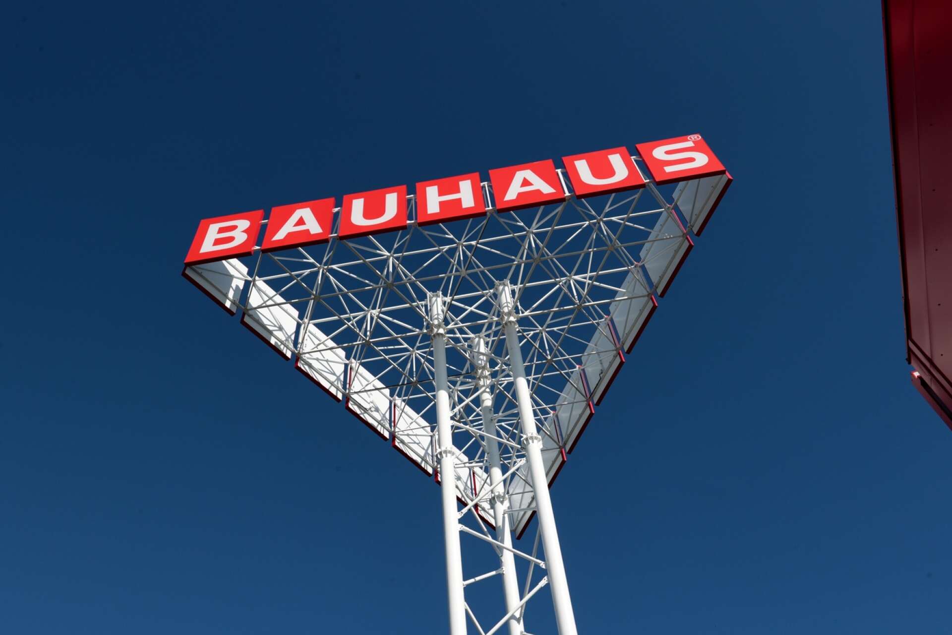I mitten av november slår Bauhaus upp portarna.