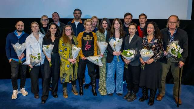 Nominerade till Guldbaggar. I mitten syns regissören Maria Fredriksson med Miraklet i Gullspång-tröja. 