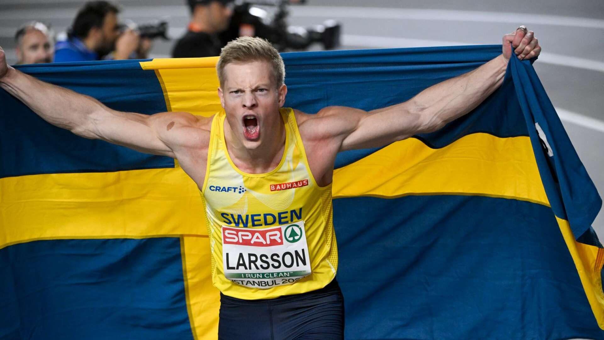 23-årige Henrik Larsson från IF Göta fixade EM-brons på 60 meter på nytt svenskt rekord 6,53 sekunder.
