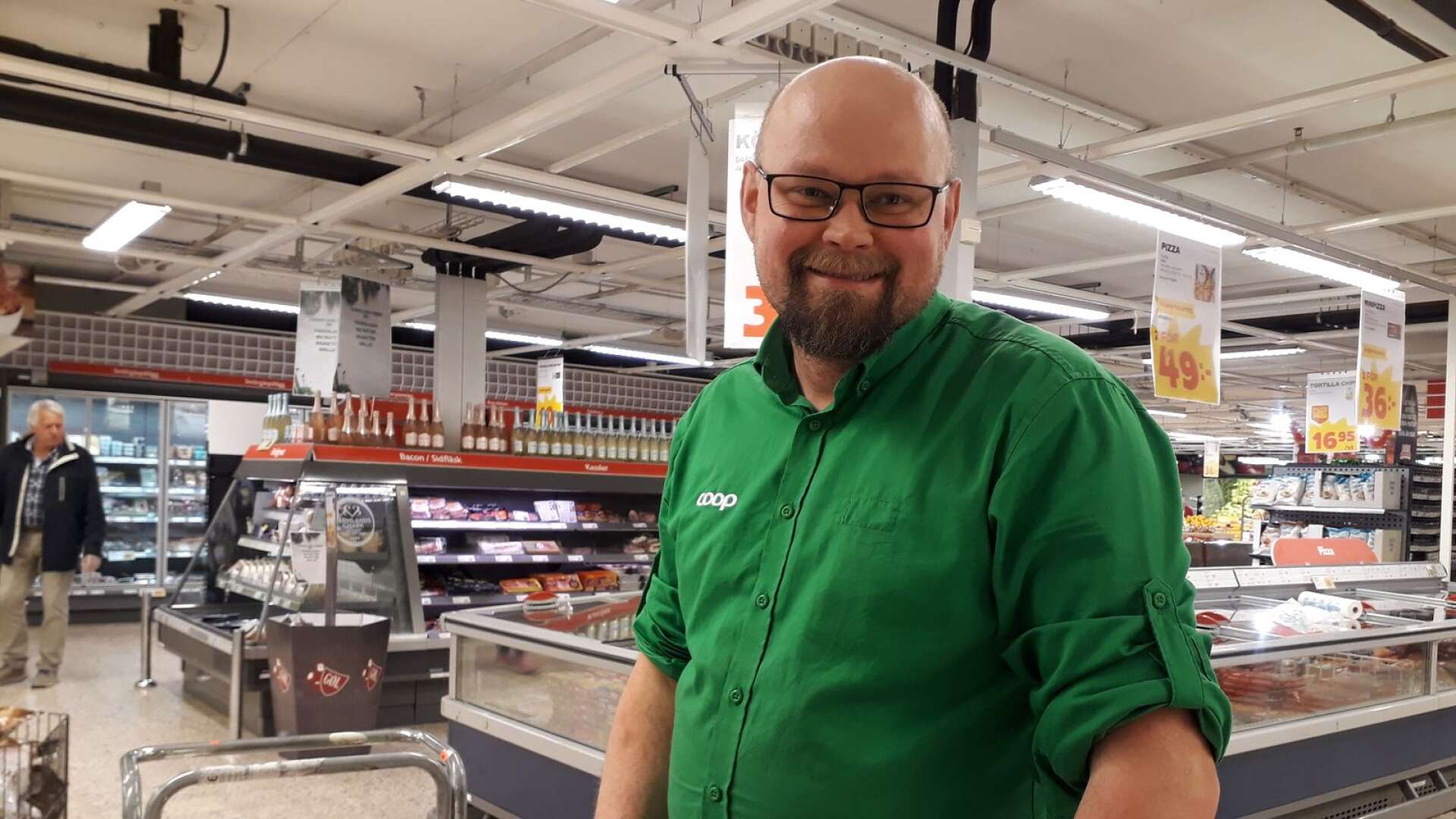 Anders Wendegård, butikschef, tycker att Coop Värmlands beslut att sälja ut Paolos till välgörenhet är mycket bra.