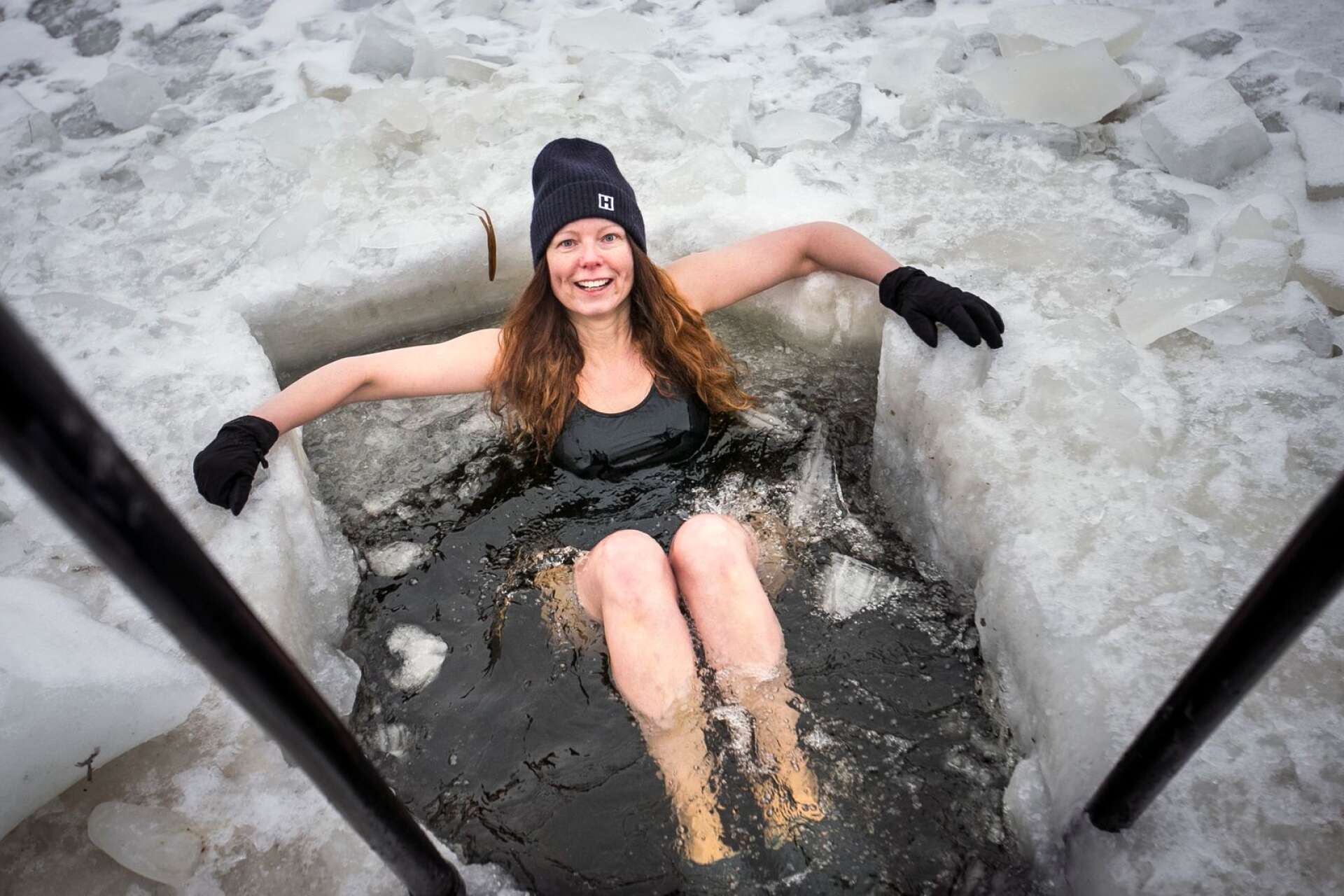 Annica Buvik tog sitt andra vinterdopp någonsin och det blev en trevligare upplevelse än första gången.