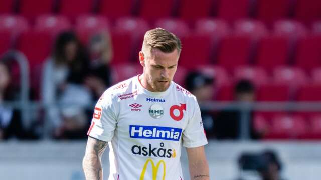 Rasmus Örqvist deppar under förlusten.