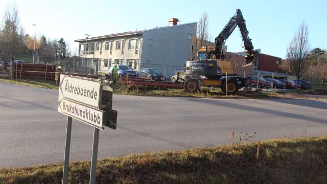 Här, vid korsningen med Sigghusberg, byggs en förhöjd korsning på Falköpingsvägen.